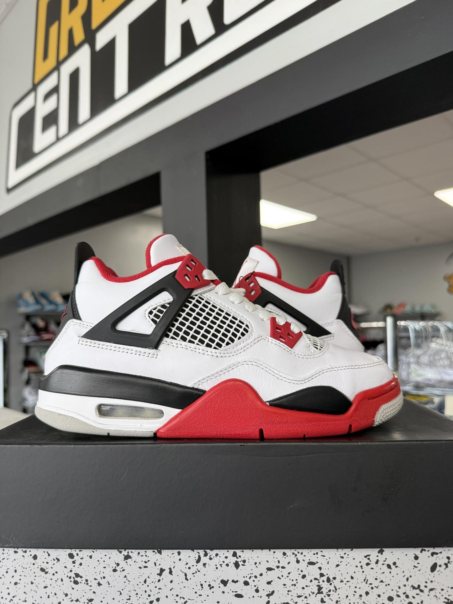 Jordan 4 Fire Red Used Size 6Y/7.5W