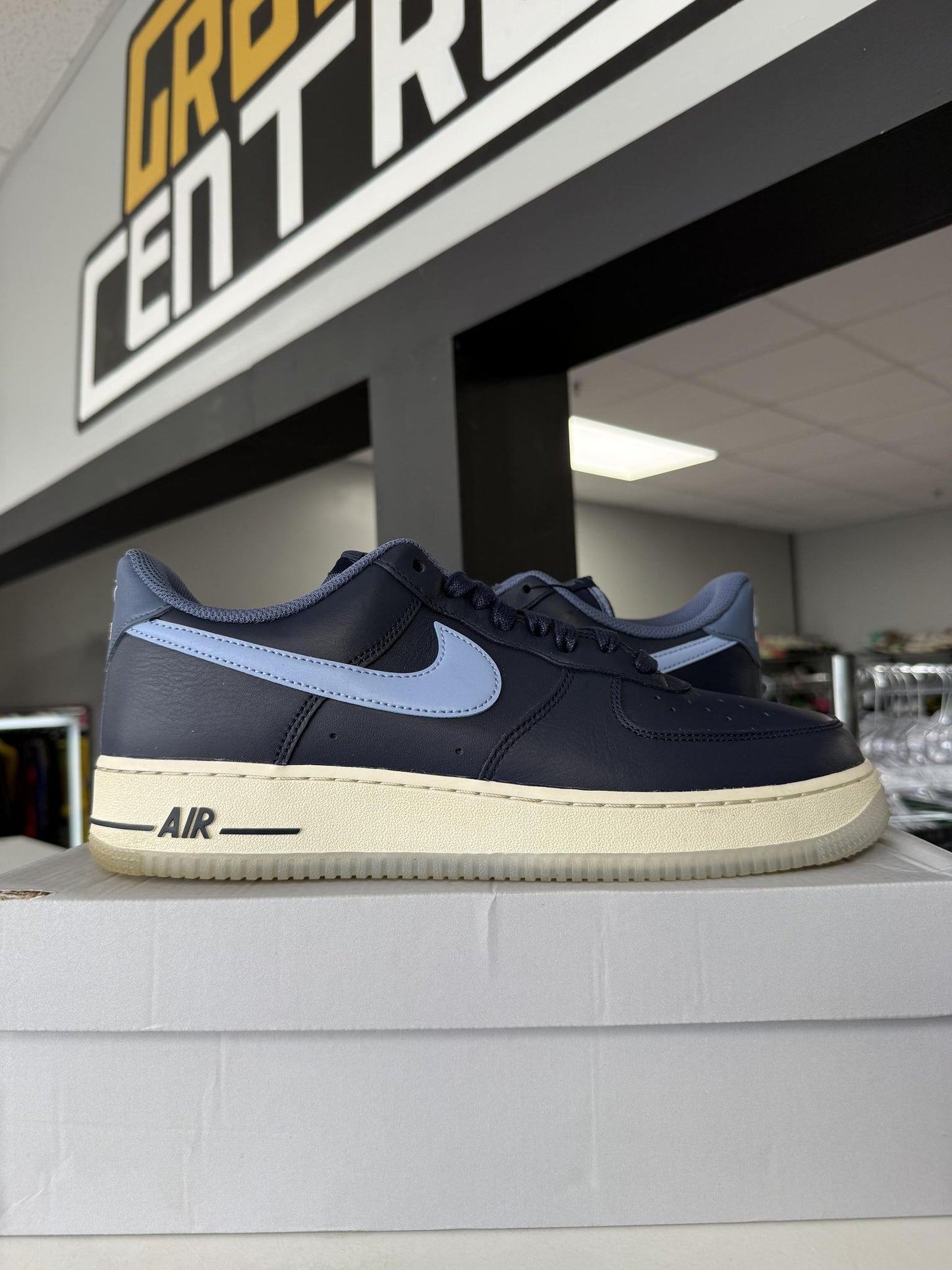 Nike Air Force One Low "Obsidian Aluminum" Used Size 11.5