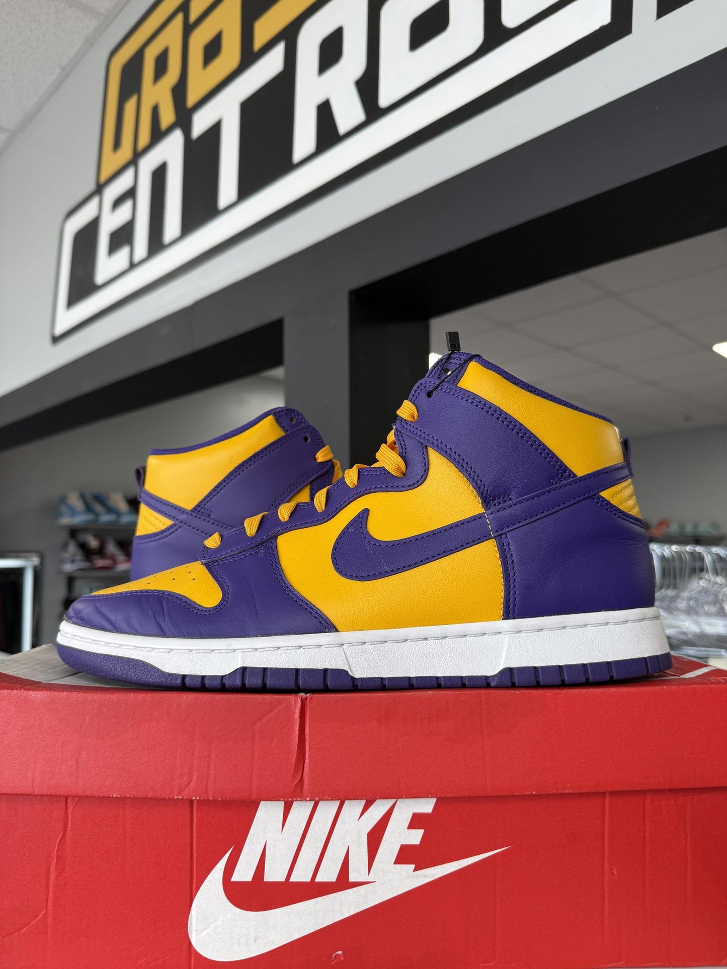 Nike Dunk High "Laker" Used Size 11