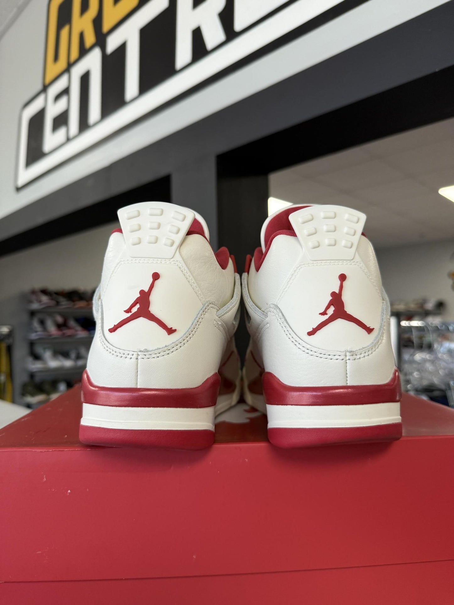 Jordan 4 "Valentines Day" Used Size 8