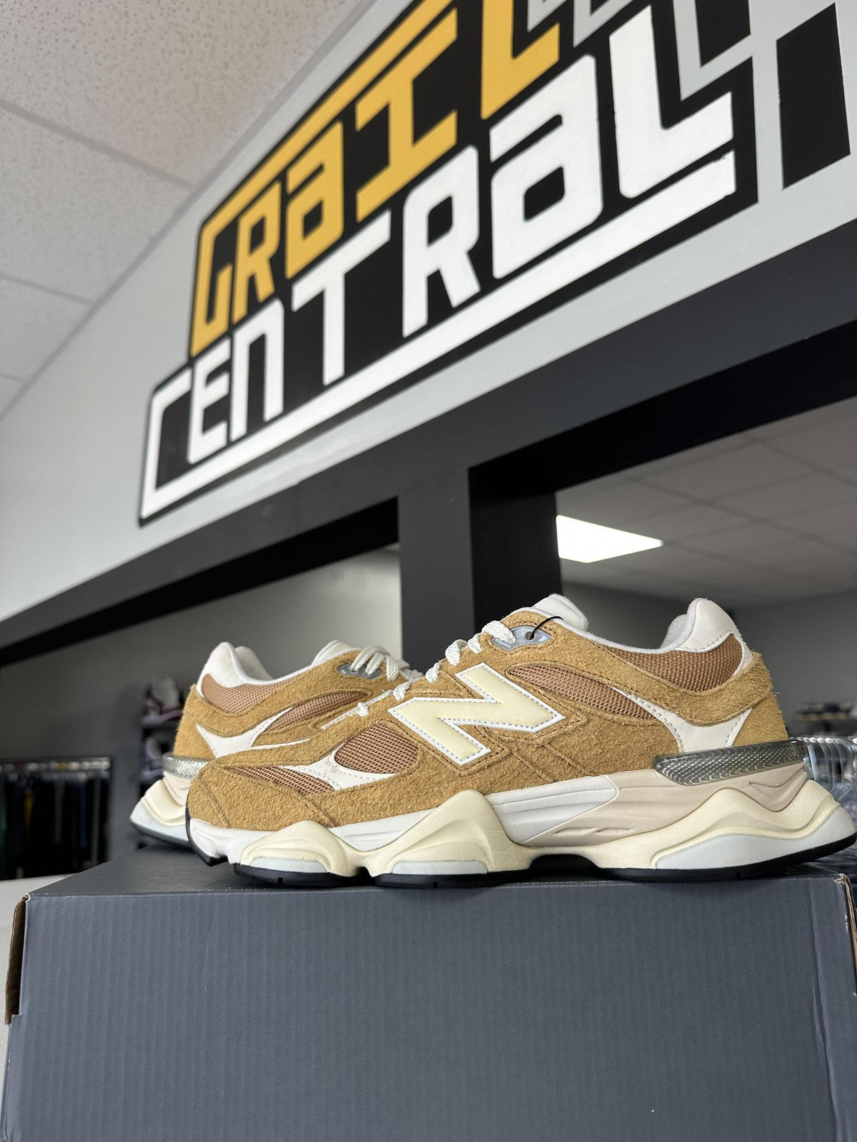 New Balance 9060 Great Plains Used