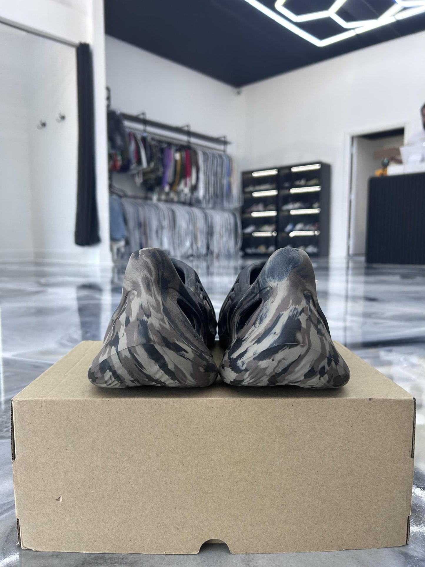Yeezy Foam RNNR "MX Cinder" Used Size 9