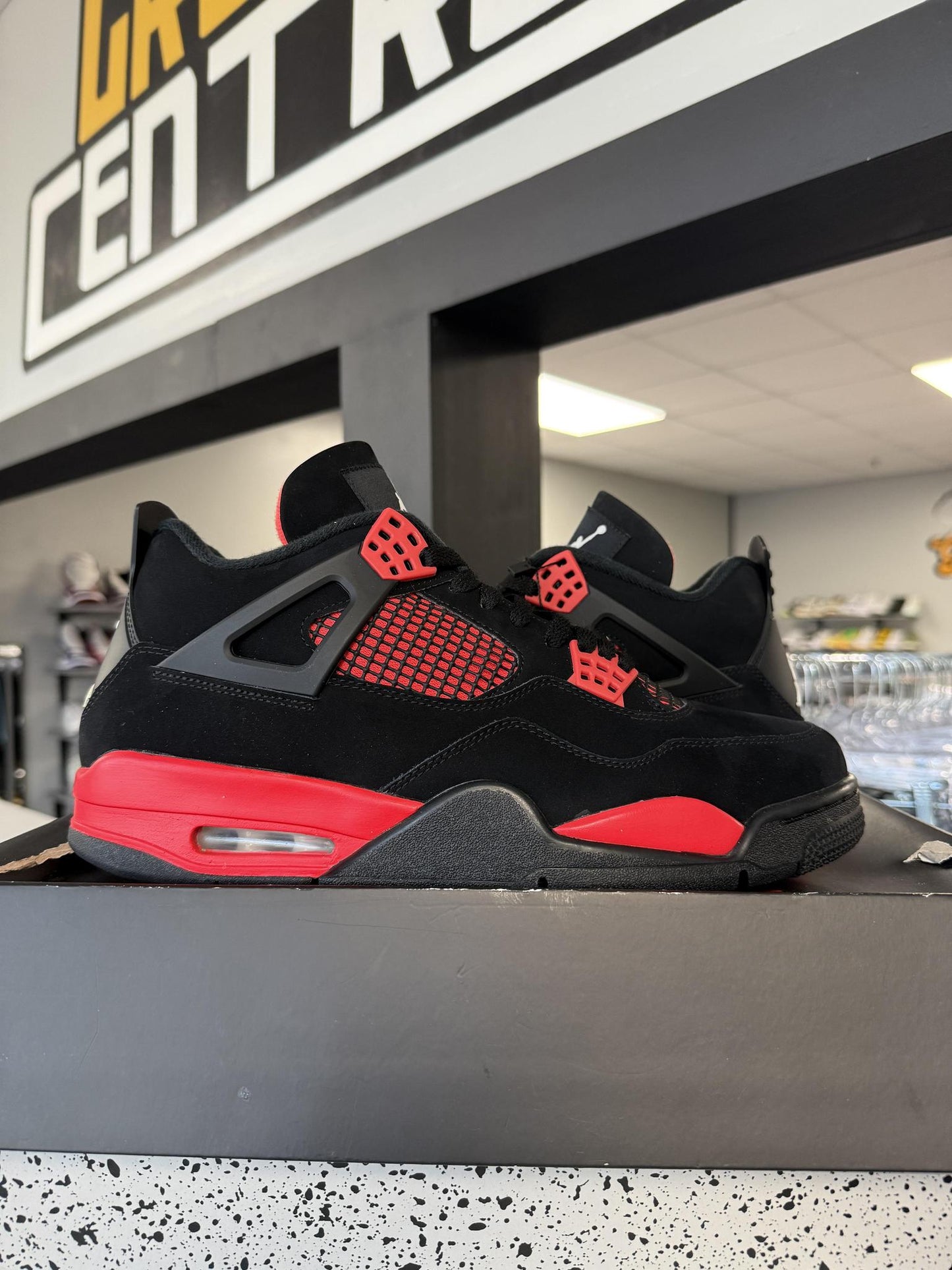 Jordan 4 "Red Thunder" Used Size 11.5