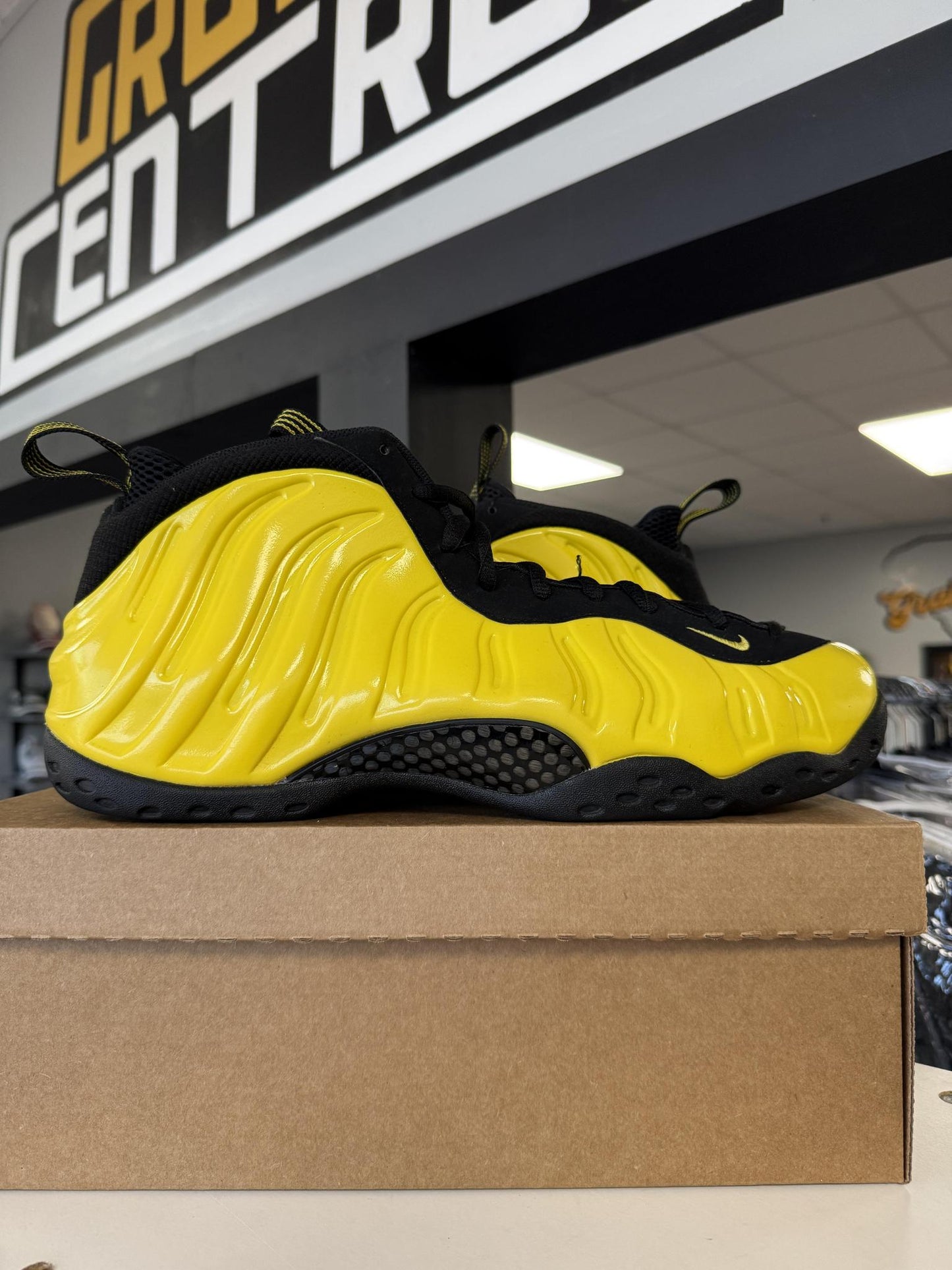 Nike Foamposite Lighning Used Size 15