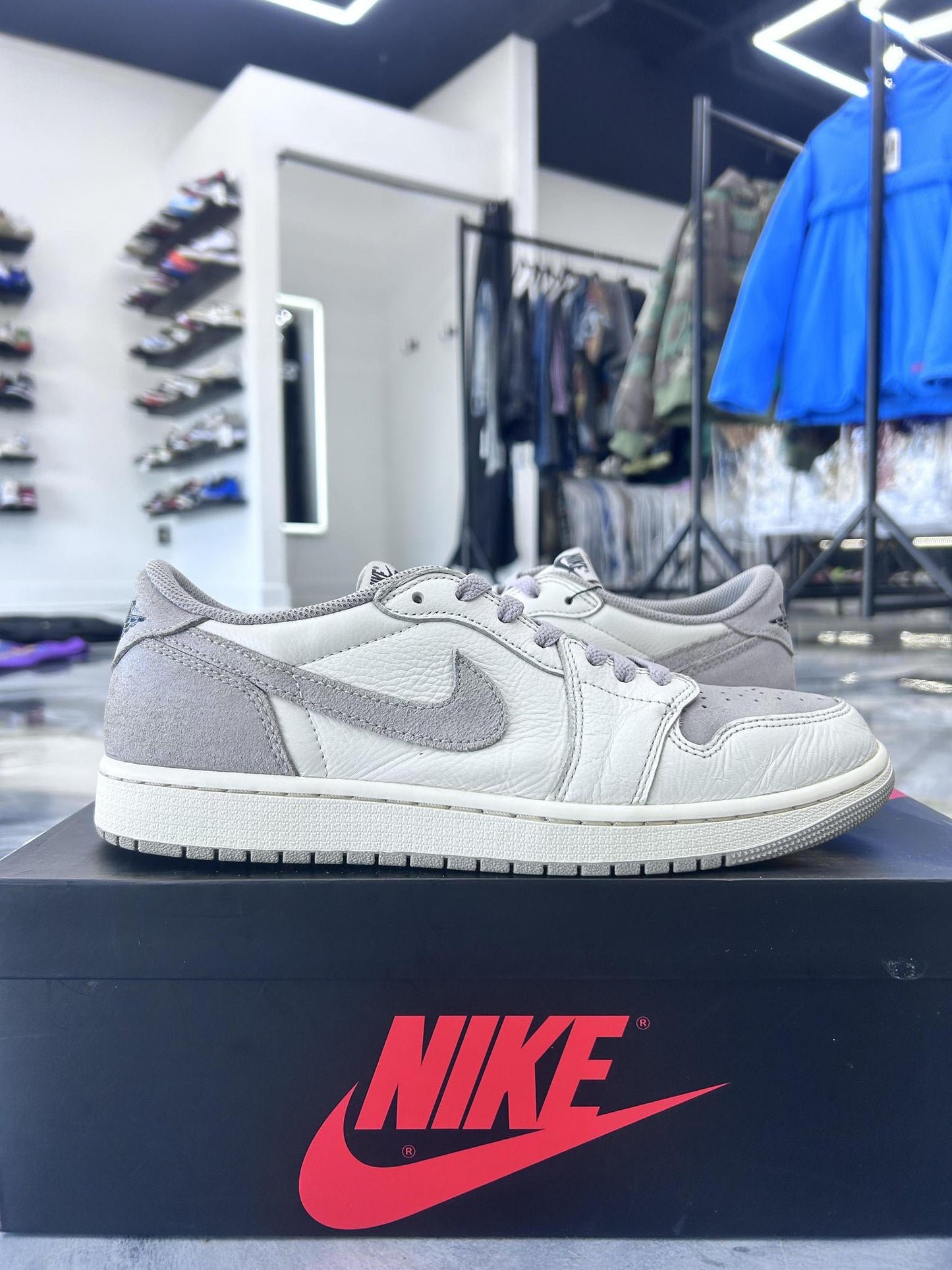 Jordan 1 Low "Atmosphere Grey" Used Size 10