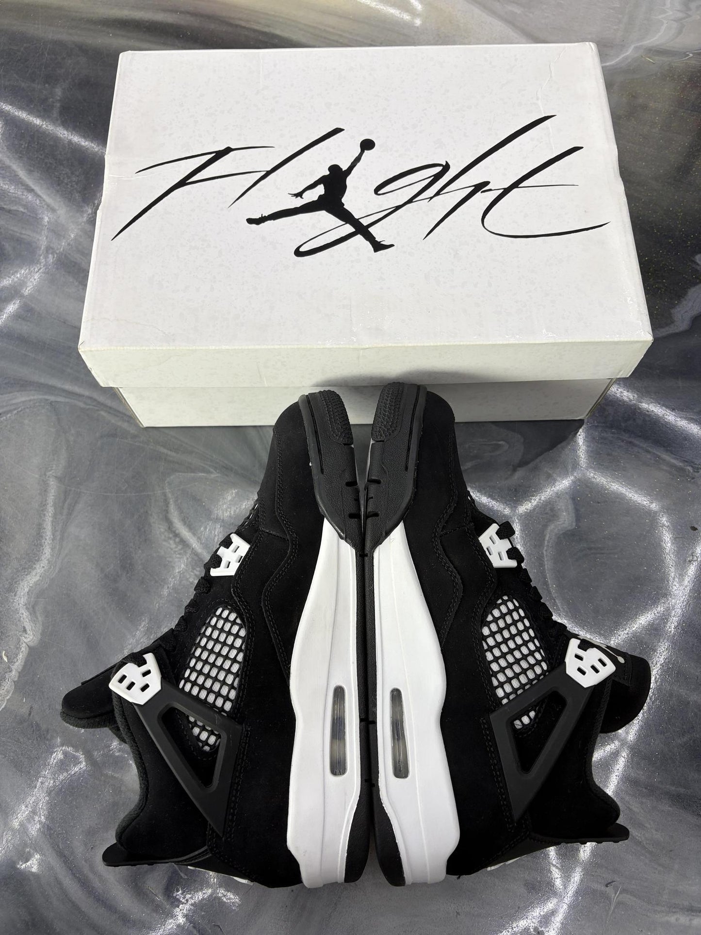 Jordan 4 "White Thunder" Used Size 6.5Y/8W