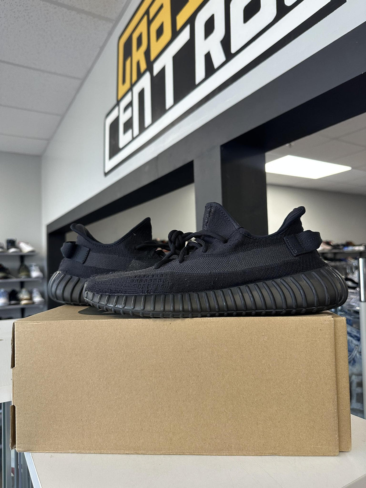 Adidas Yeezy Boost 350 V2 Onyx Used
