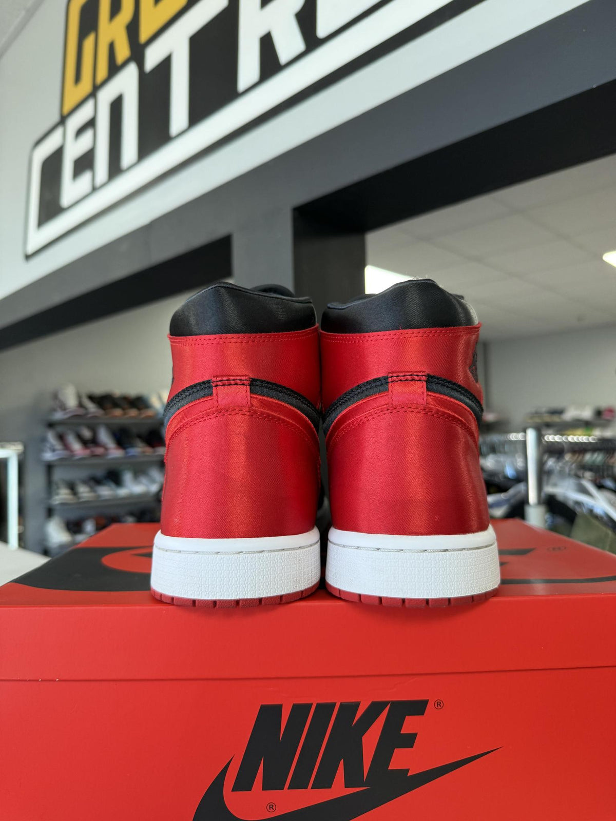 Jordan 1 "Satin Bred" Used Size 10.5