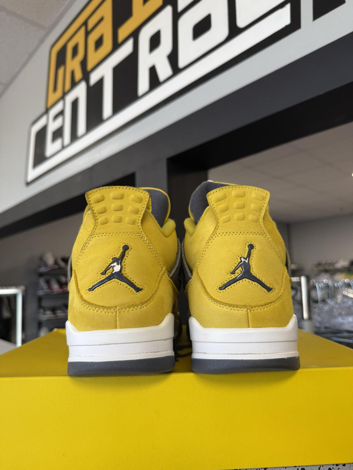 Jordan 4 "Lightning" Used Size 11