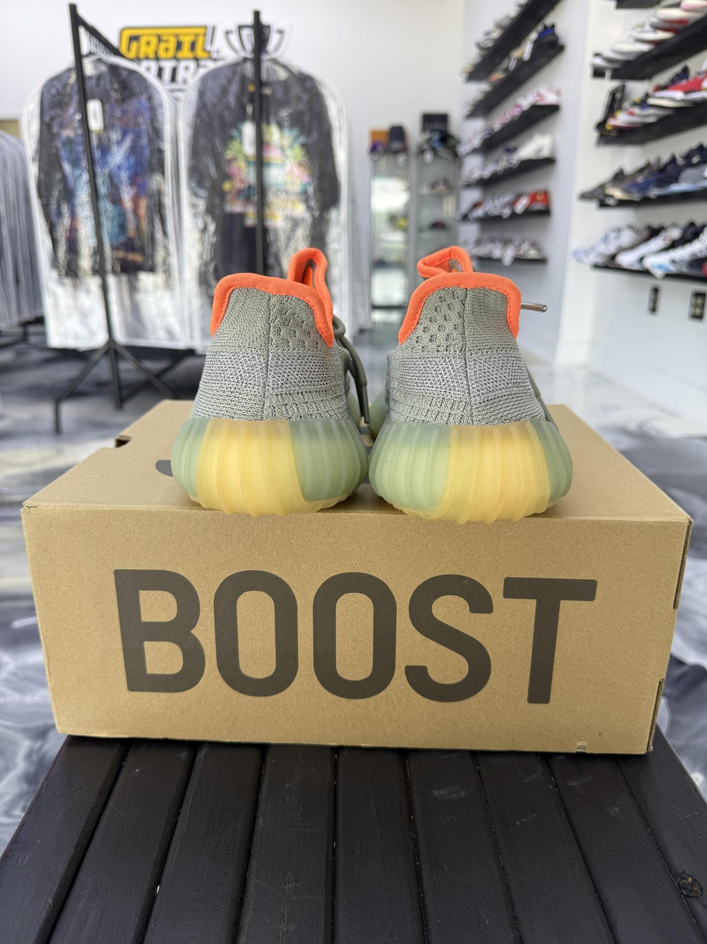 Yeezy 350 V2 "Desert Sage" Used Size 7Y/8.5W