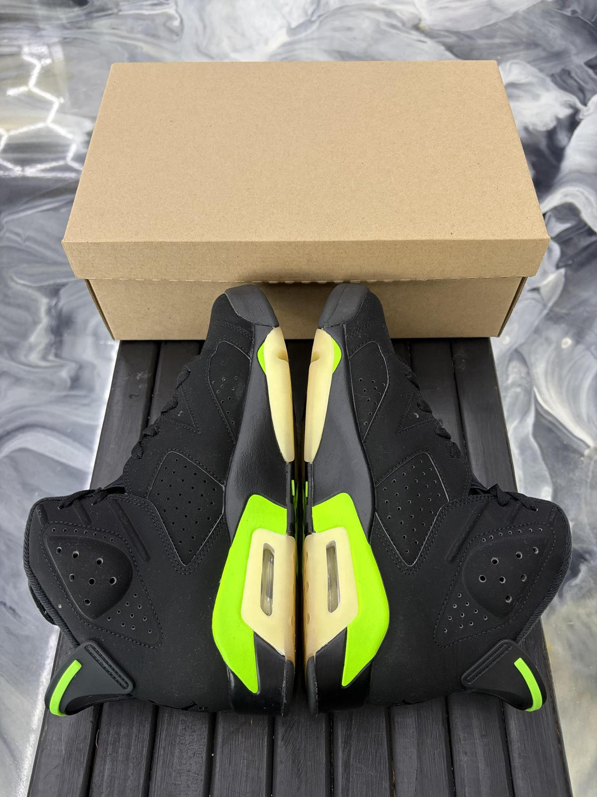 Jordan 6 "Electric Green" Used Size 9.5