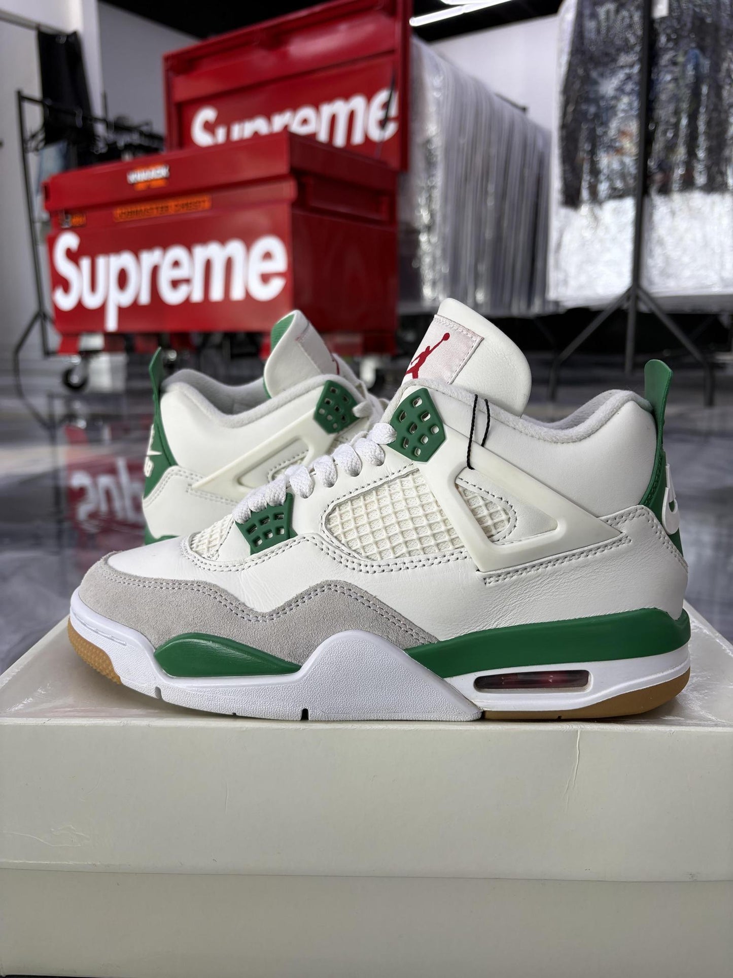 Jordan 4 SB "Pine Green" Used Size 6Y/7.5W