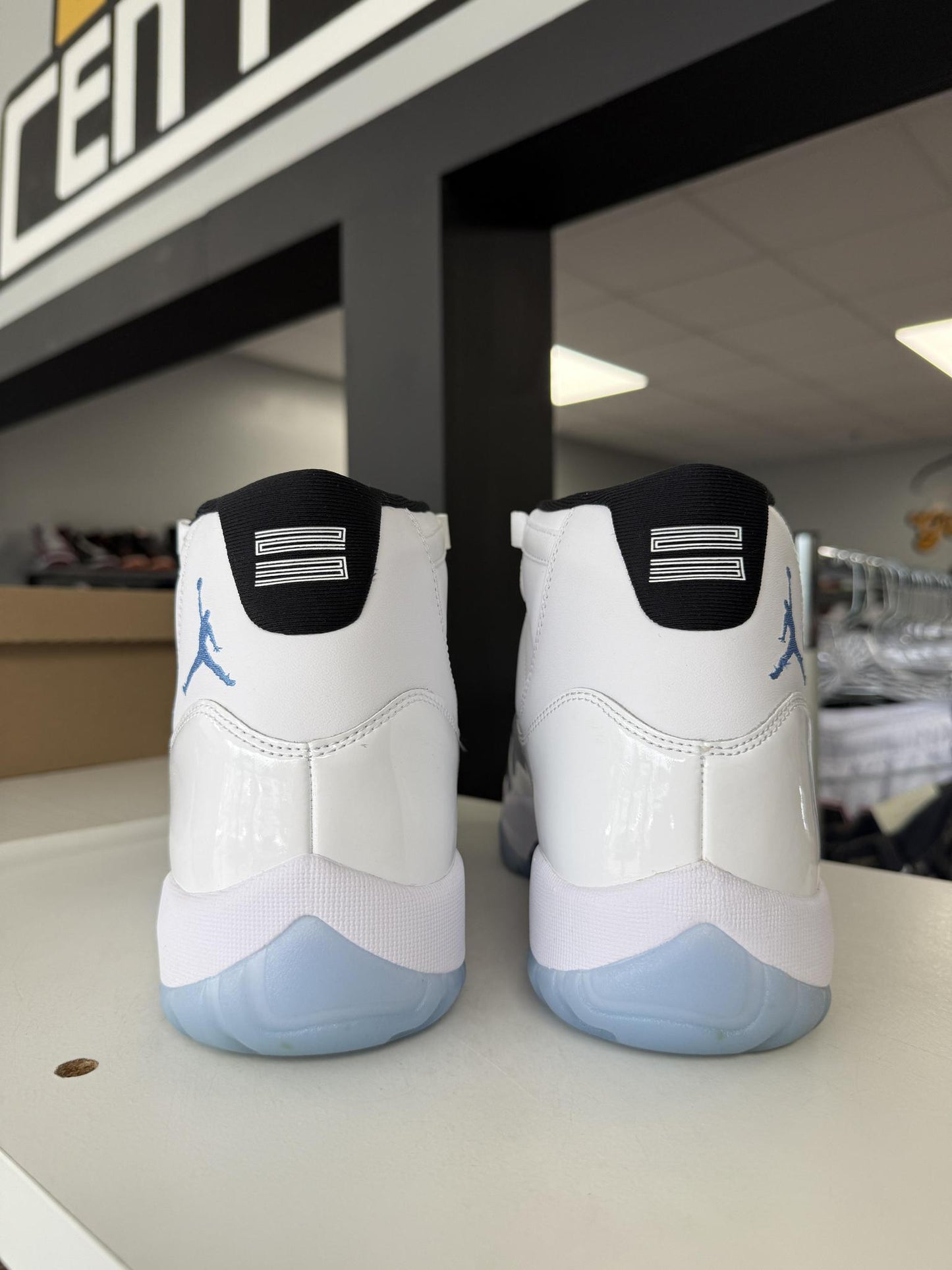 Jordan 11 "Legend Blue" Used Size 11.5