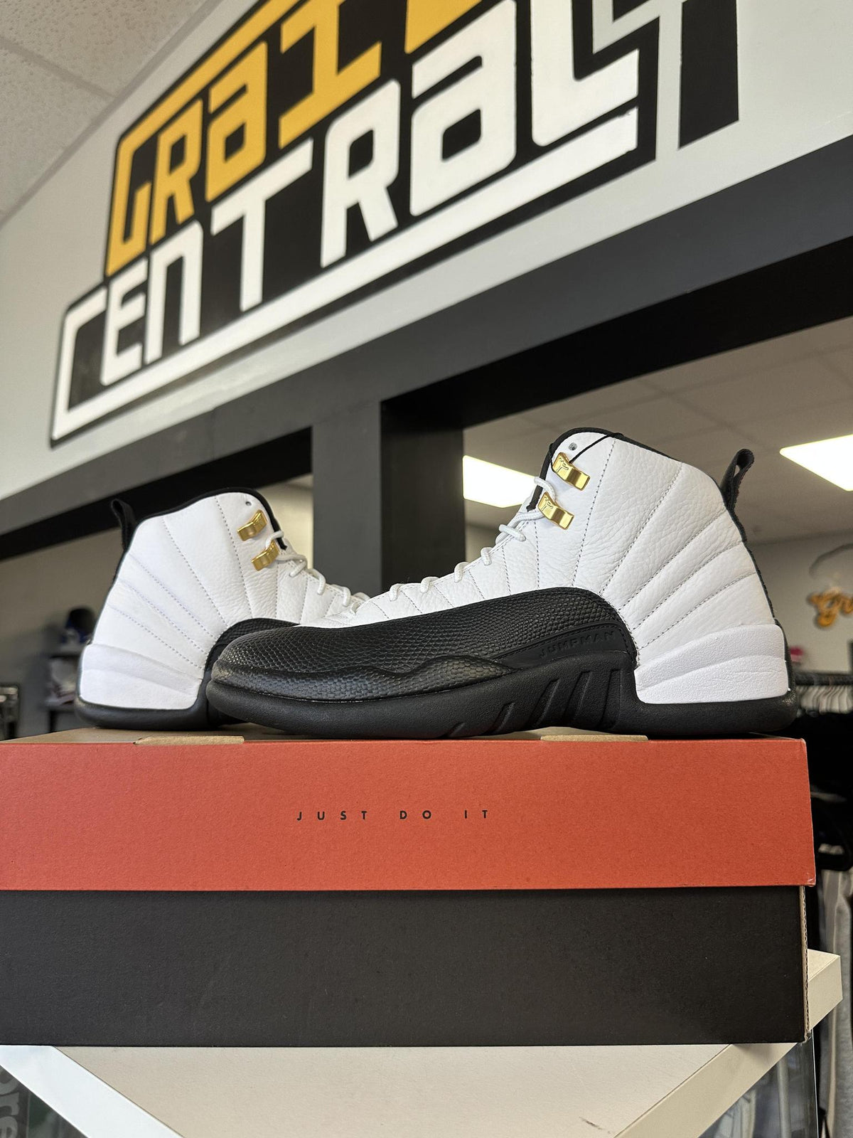 Jordan 12 "Taxi" Size 10 Used