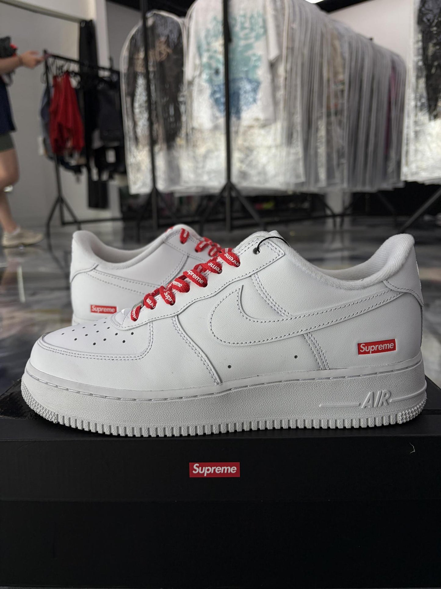 Nike Air Force 1 Supreme "White" Used Size 9