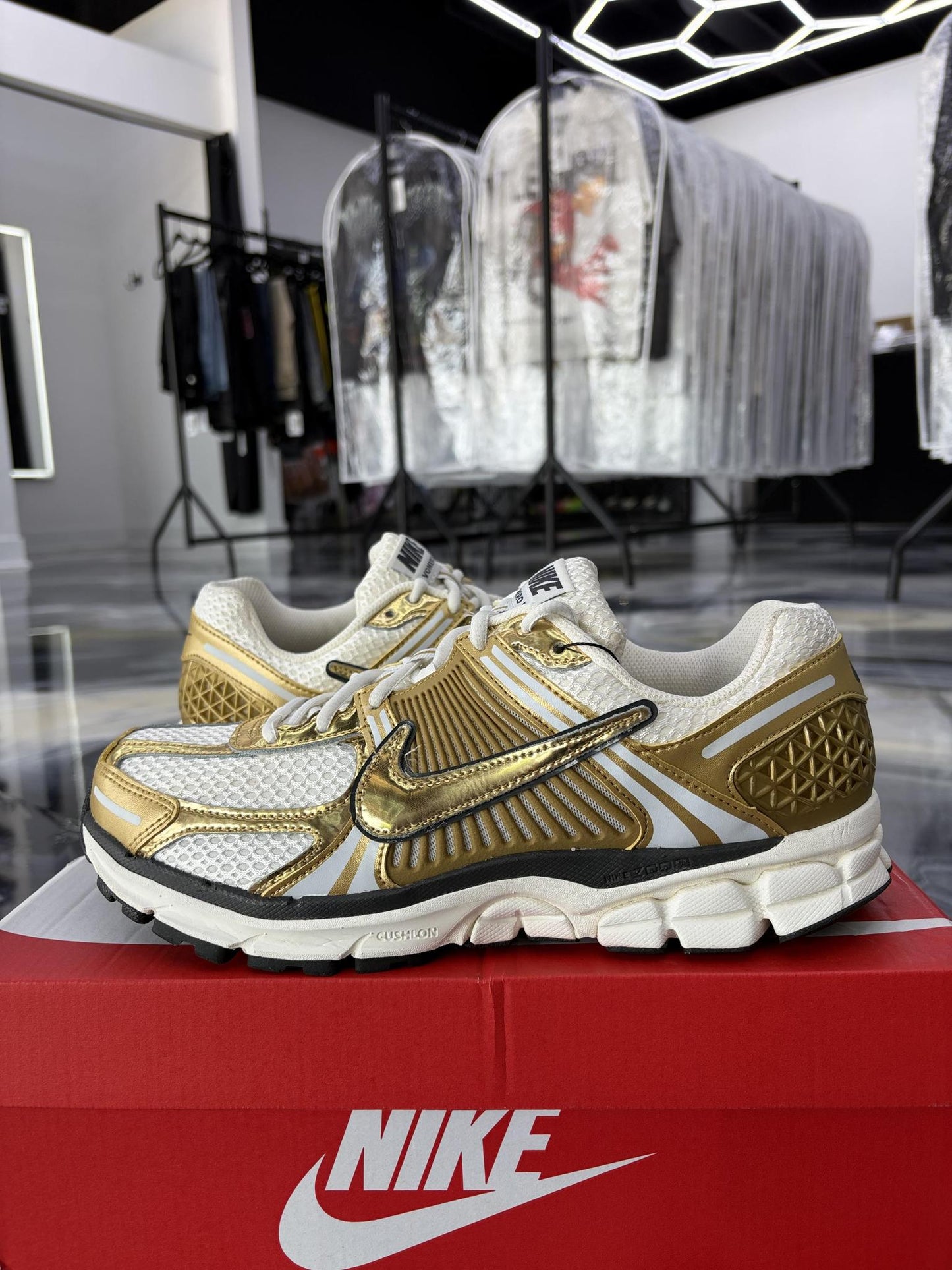 Nike Vomero 5 "Metallic Gold" Used Size 10