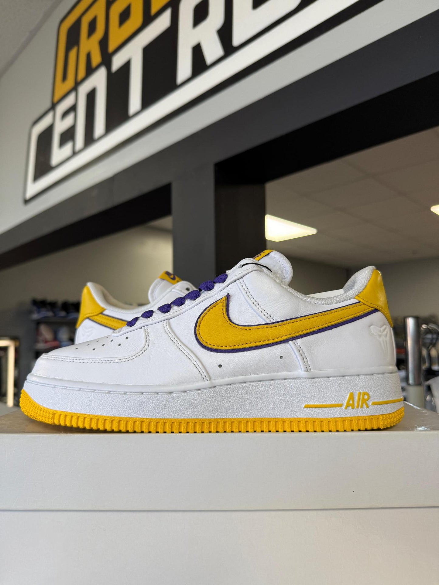 Nike Air Force 1 Low x Kobe "Lakers" Used Size 7.5