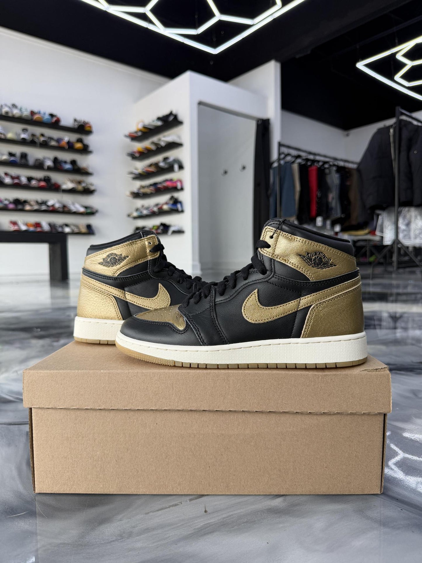 Jordan 1 High Metallic Gold Used Size 6.5Y