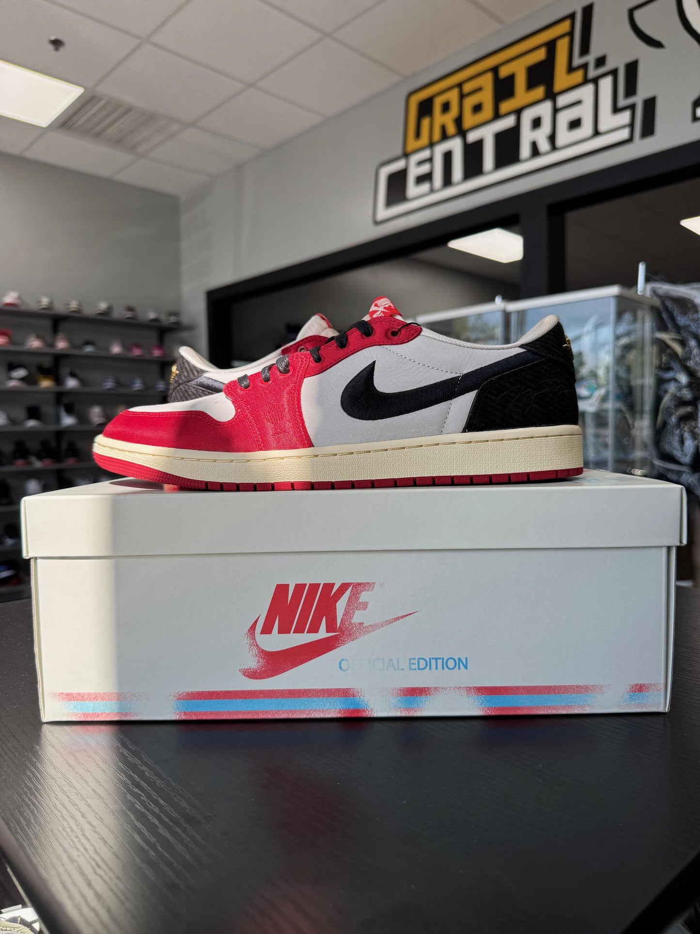 Jordan 1 Low x Trophy Room "Away"  Used Size 12