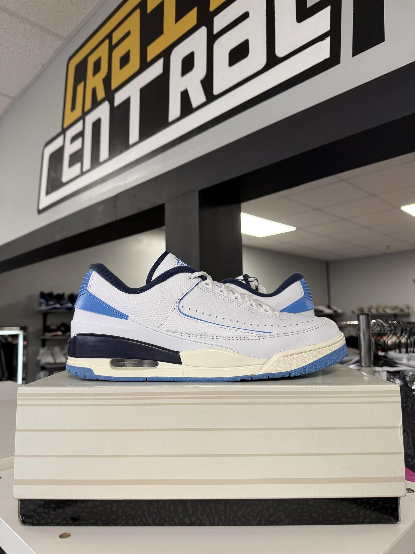 Jordan 2/3 Low "University Blue" Used Size 12