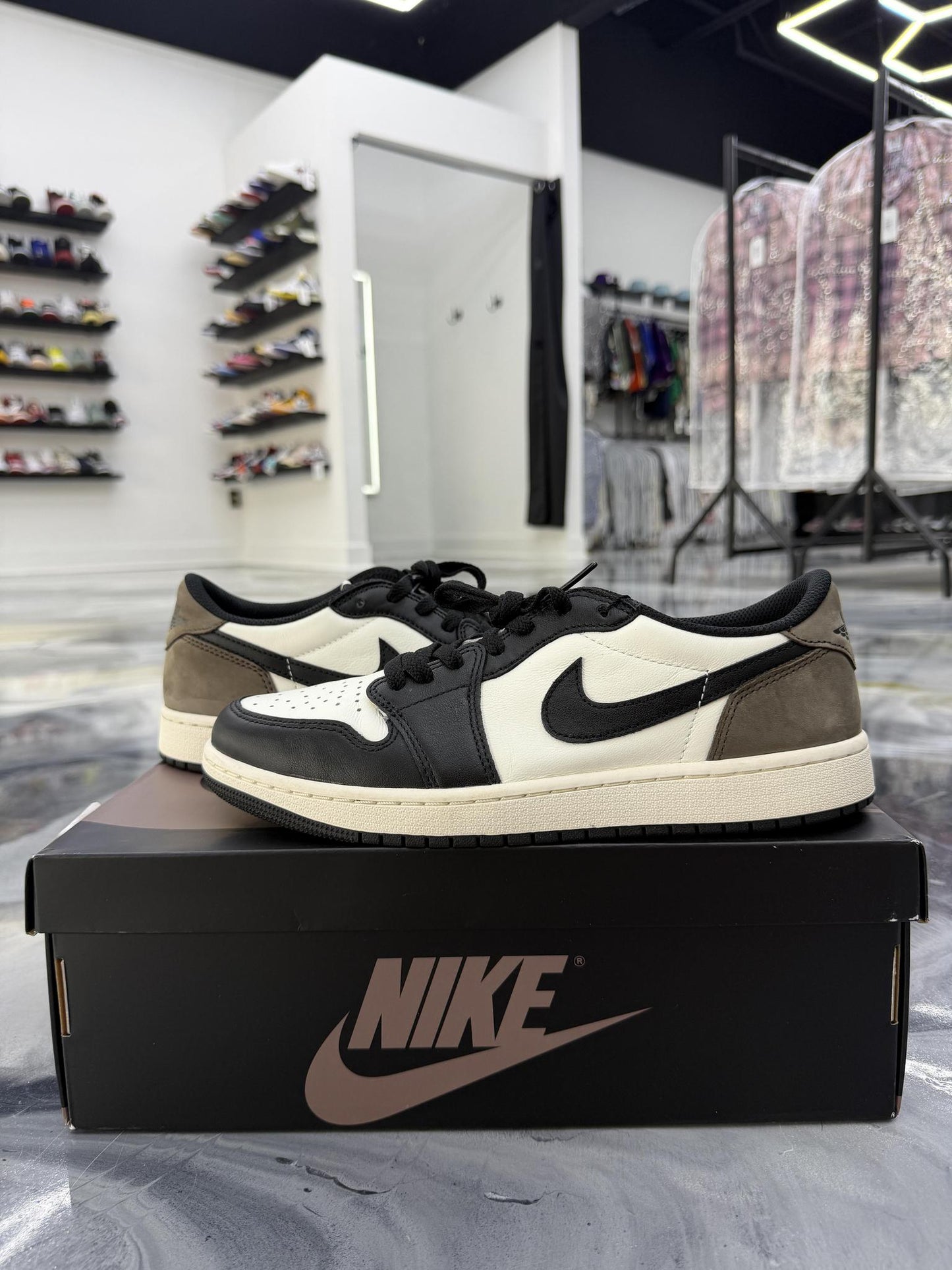 Jordan 1 Low "Mocha" Used Size 9.5