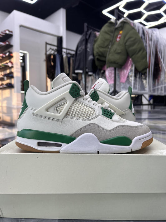 Jordan 4 SB "Pine Green" Used Size 8.5