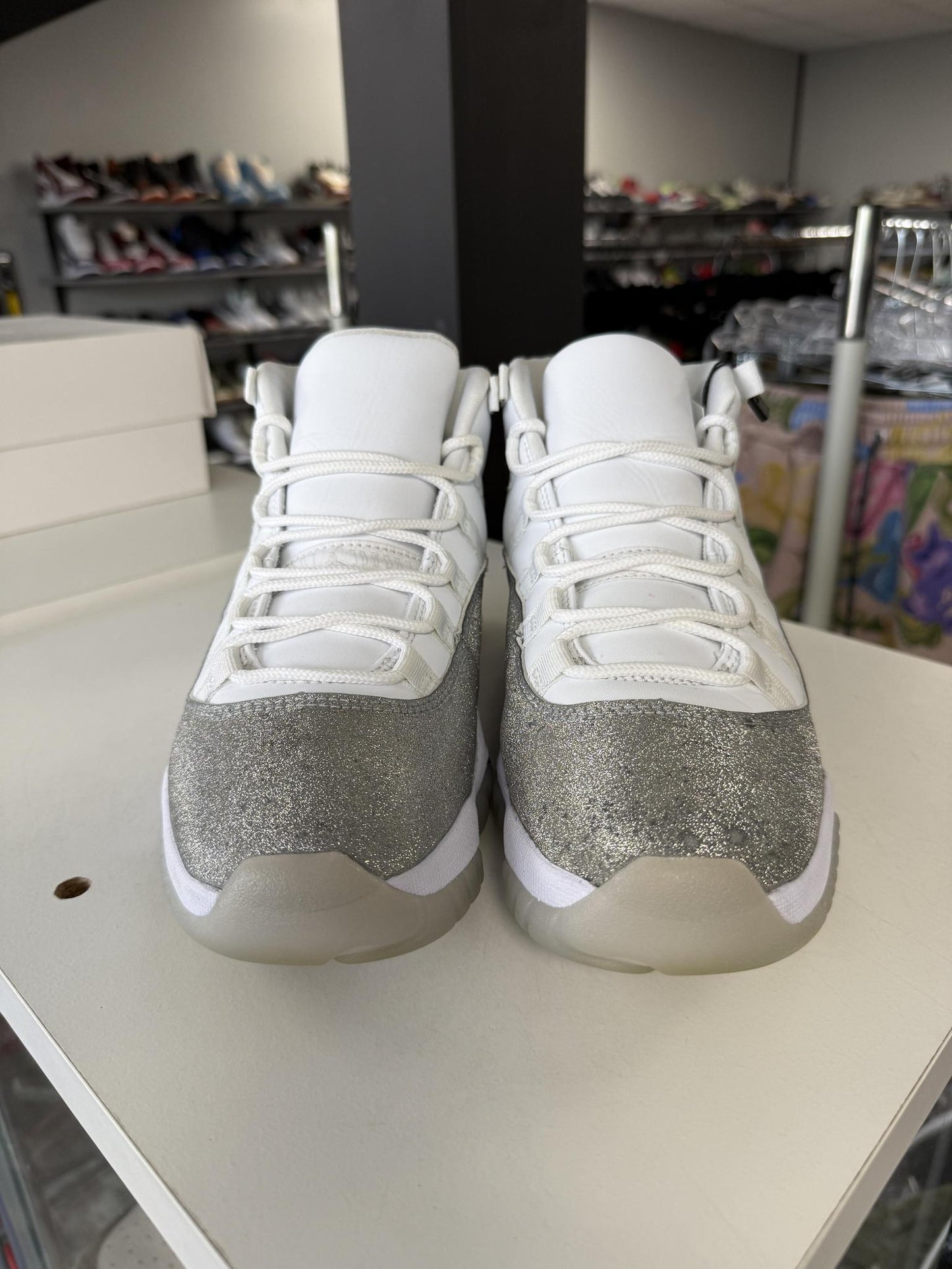 Jordan 11 "Metallic Silver" Used Size 7Y/8.5W