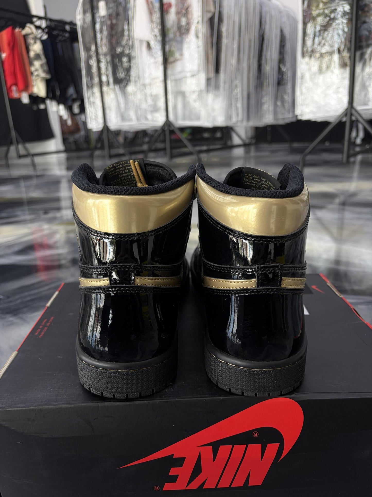Jordan 1 "Black Metallic Gold" Used Size 10.5