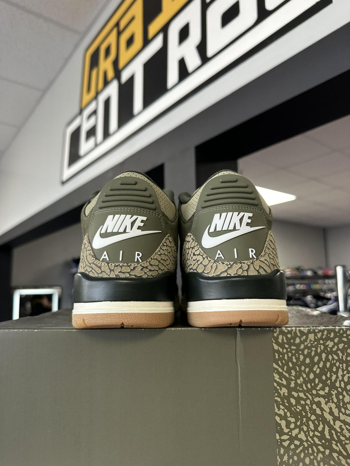 Jordan 3 "Family Affair" Used Size 9