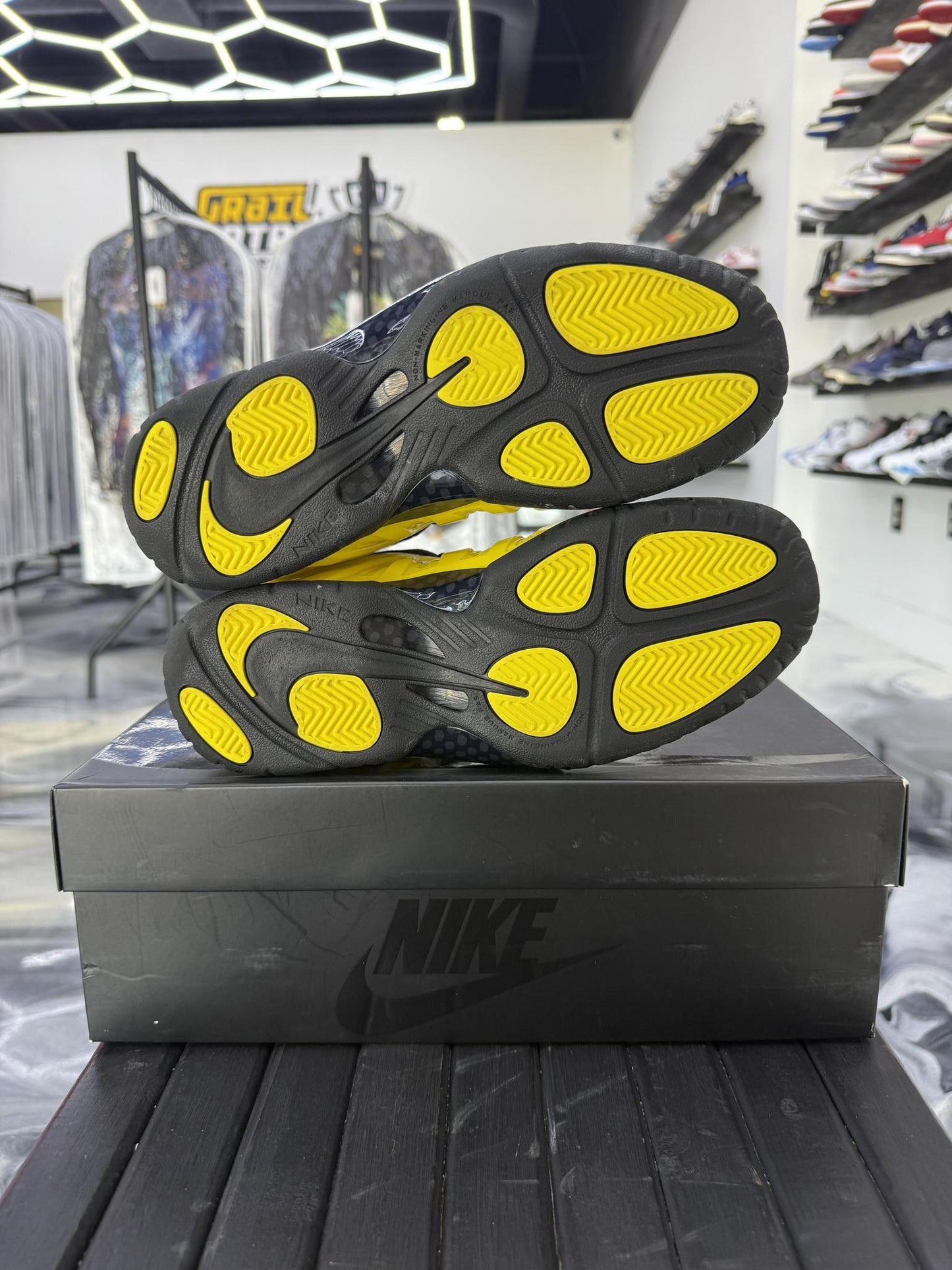 Nike Foamposite "Wu-Tang" Used Size 7Y/8.5W
