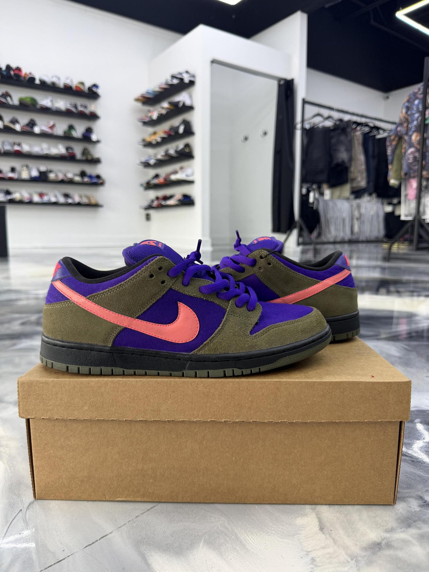 Nike SB Dunk Low "Olive Atomic Red" Used Size 9.5
