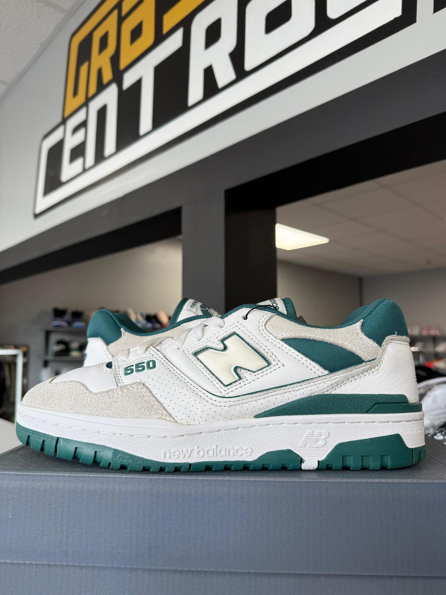 New Balance 550 "Green/White" Used Size 11