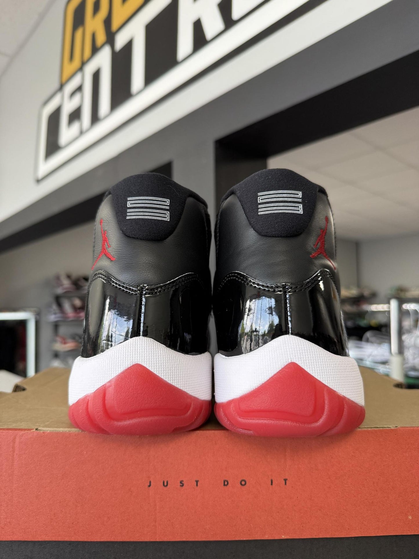 Jordan 11 "Bred" Used Size 8.5