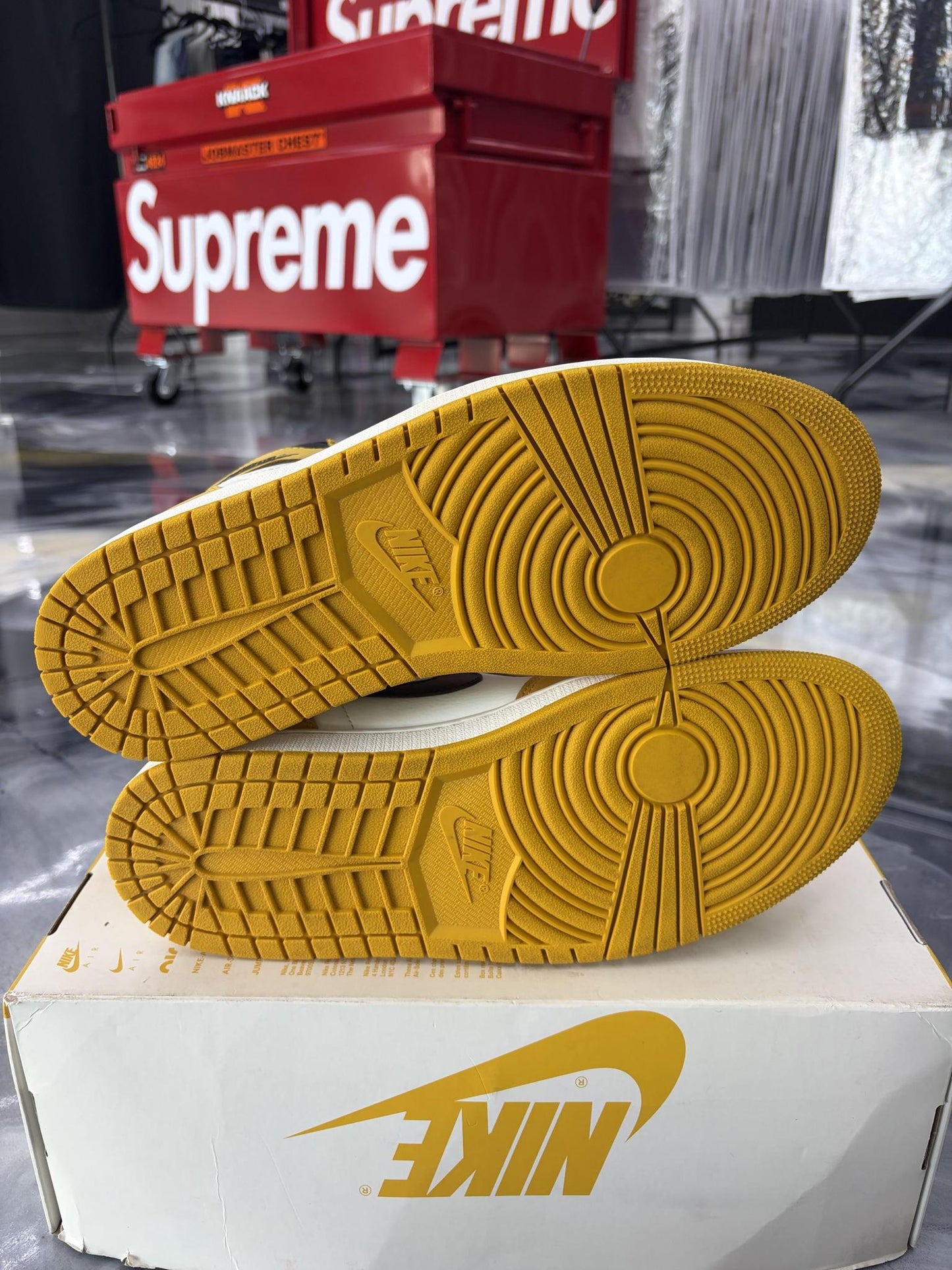 Jordan 1 High "Yellow Ochre" Used Size 11
