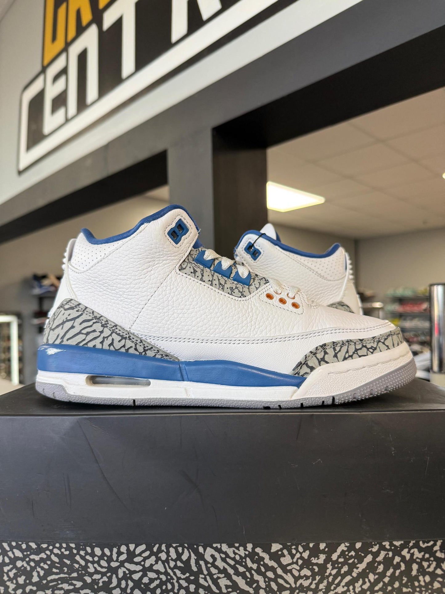 Jordan 3 "Wizards" Used Size 6Y/7.5W