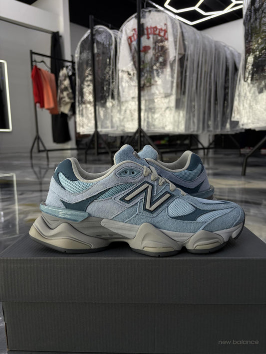 New Balance 9060 "Chrome Blue" Used Size 6.5Y/8W