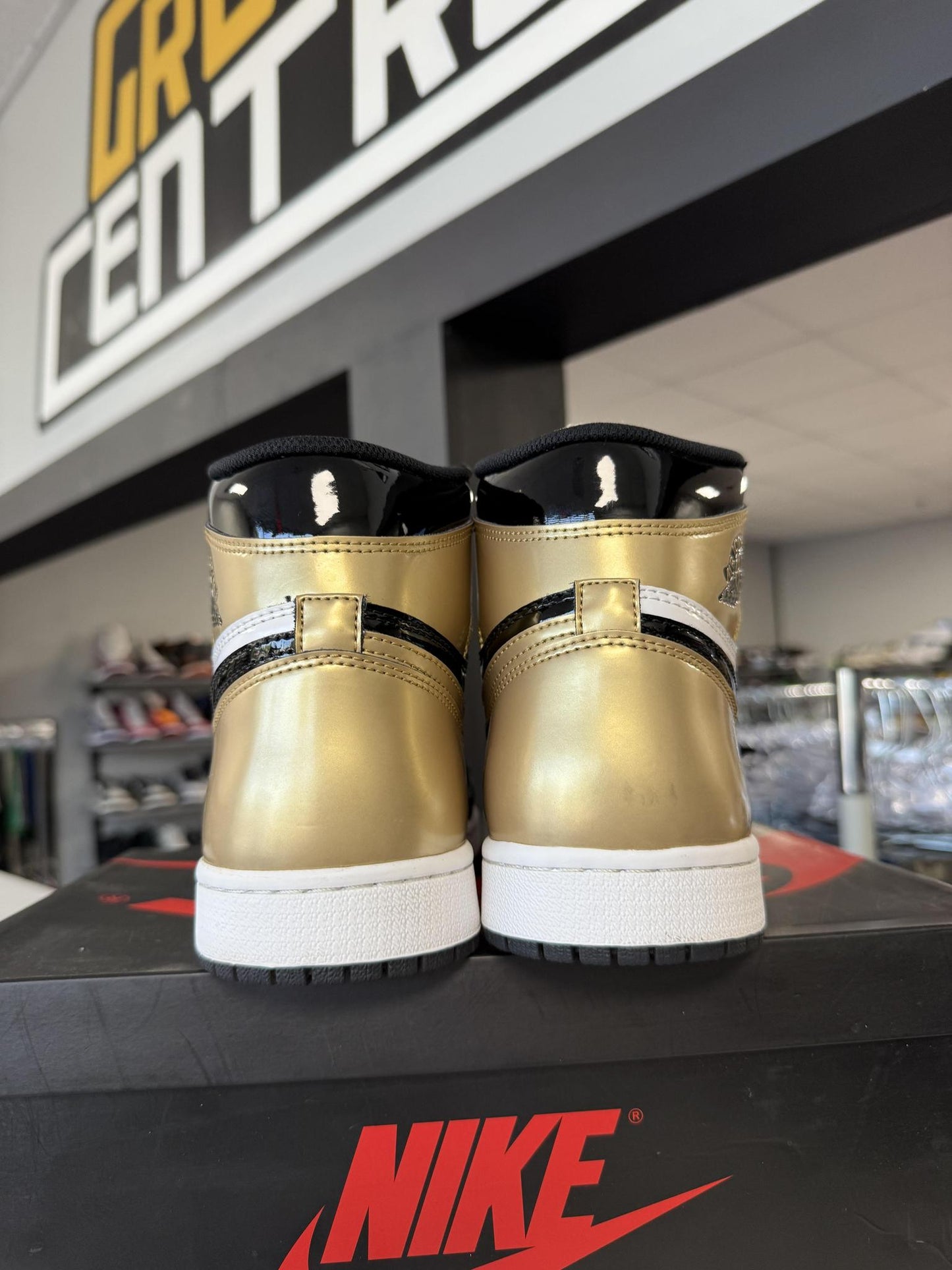 Jordan 1 "Patent Gold Toe" Used Size 8
