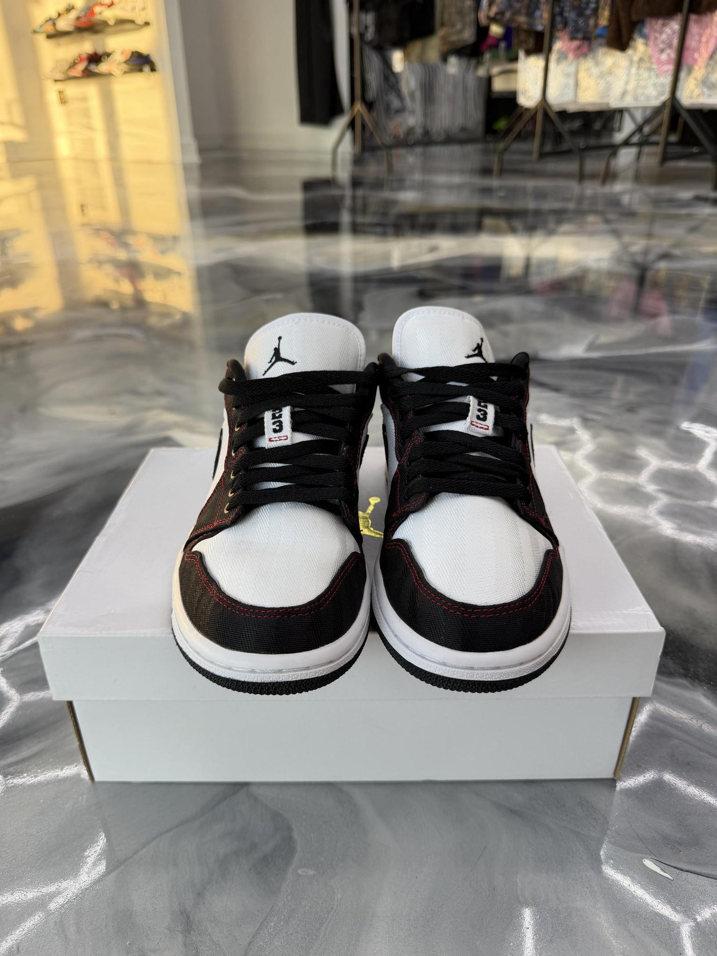 Jordan 1 Low Utility "White Black" Used Size 6Y/7.5W