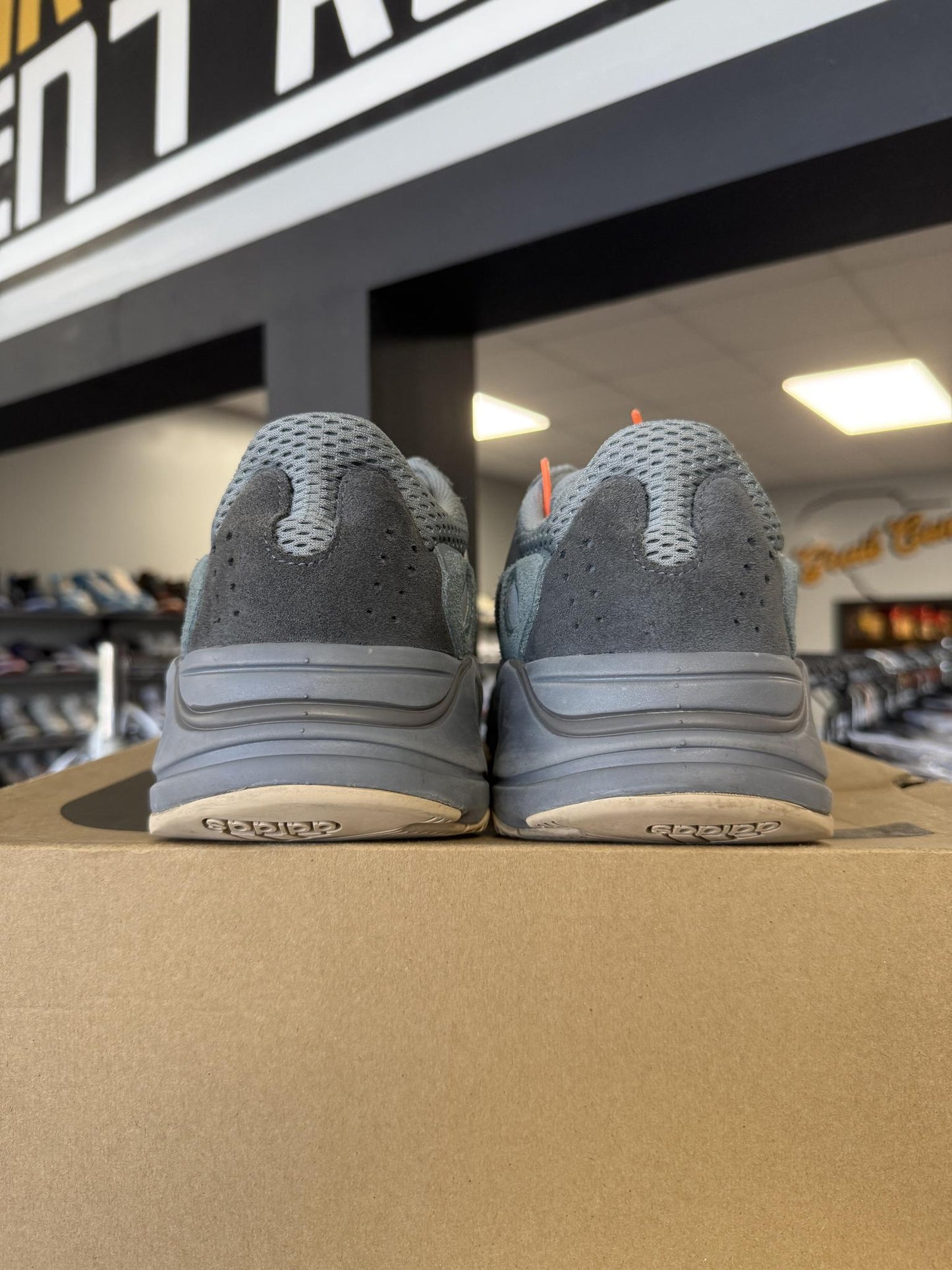 Yeezy 700 "Teal Blue" Used Size 12