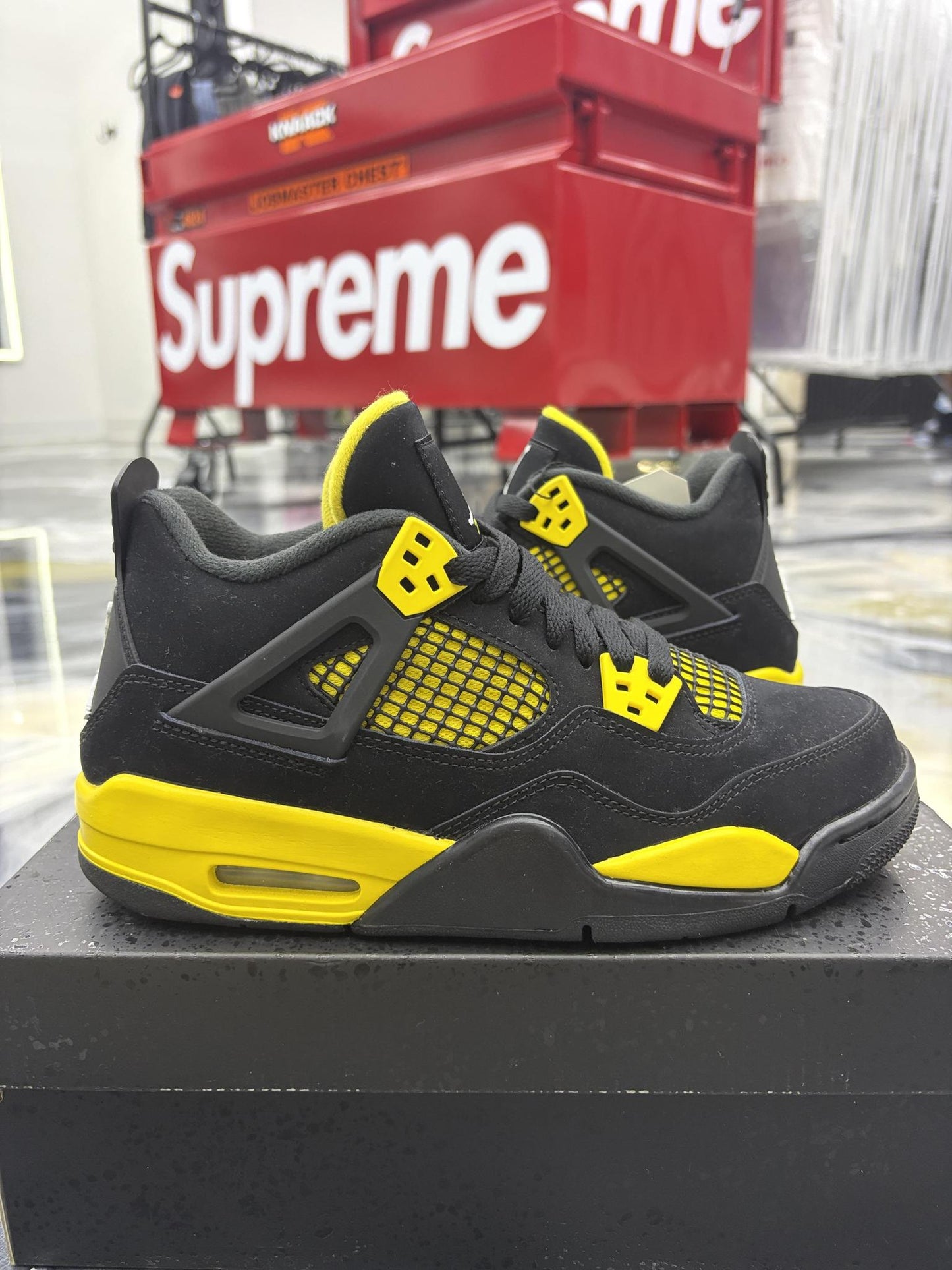 Jordan 4 "Thunder" Used Size 6.5Y/8W