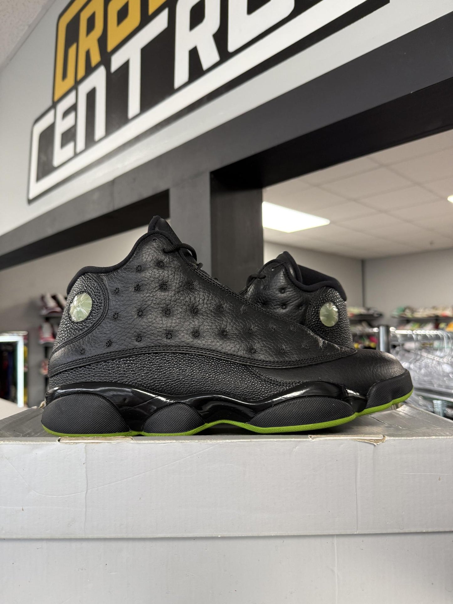 Jordan 13 "Atmosphere" Used Size 10.5