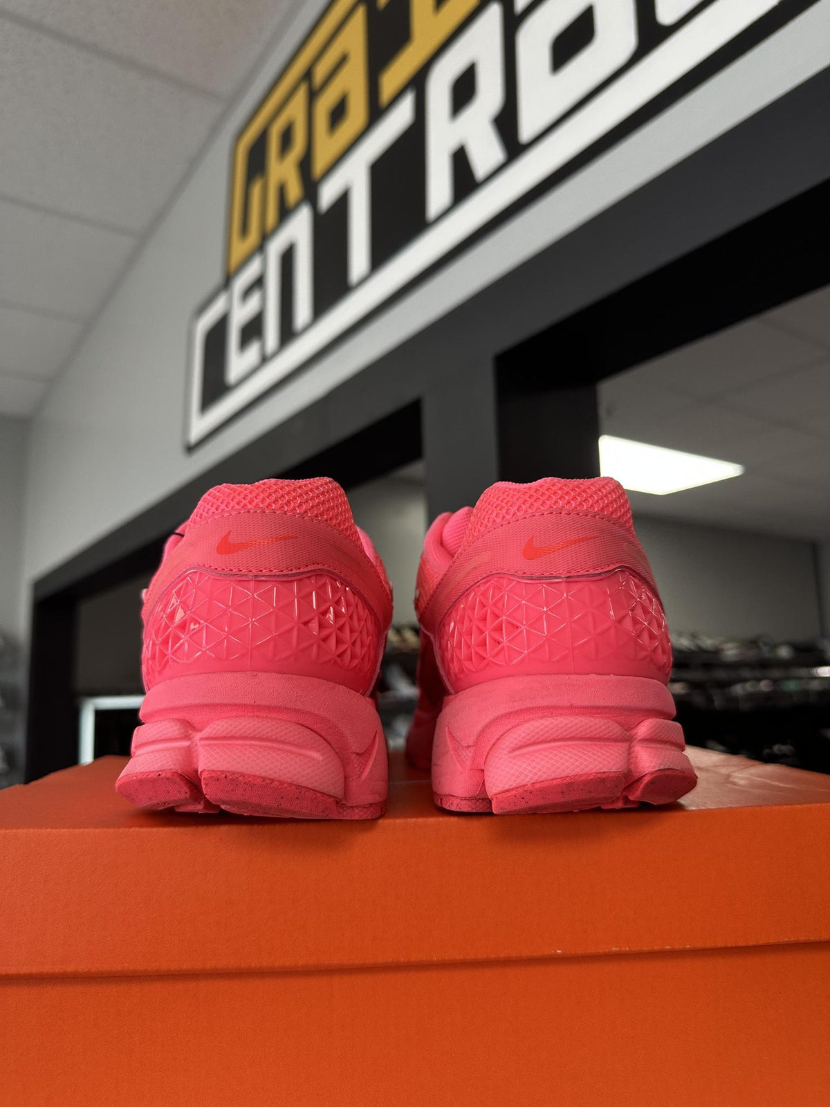 Nike Vomero 5 "Neon Pink" 10 Used