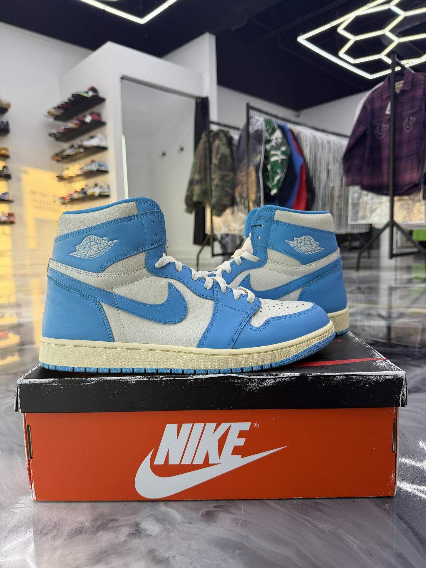 Jordan 1 "UNC" Used Size 13