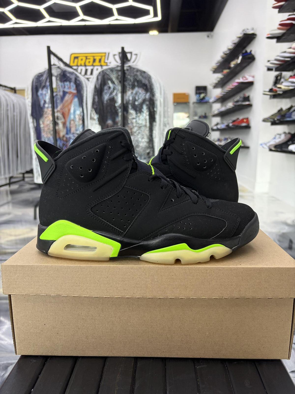 Jordan 6 "Electric Green" Used Size 9.5