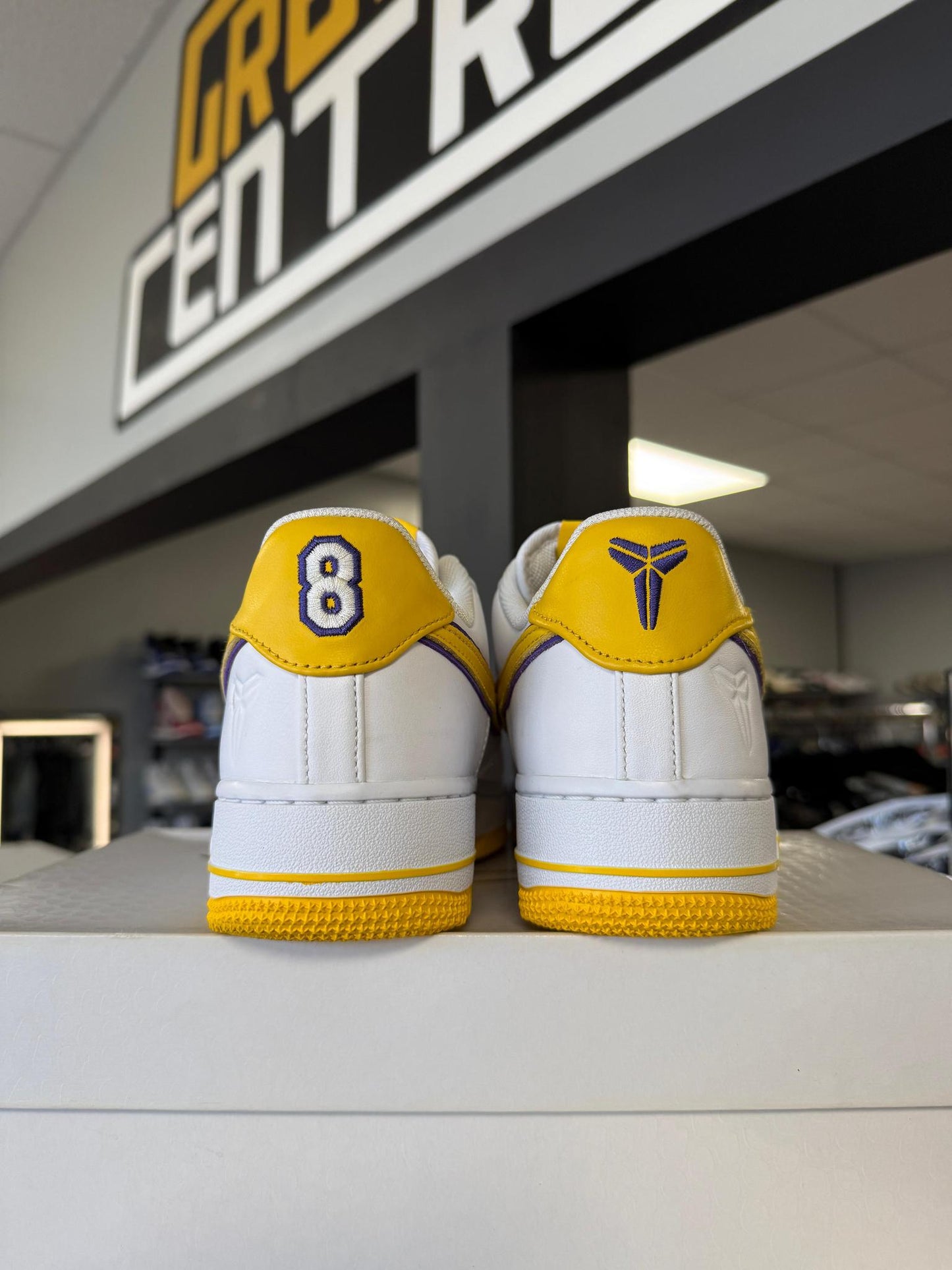 Nike Air Force 1 Low x Kobe "Lakers" Used Size 7.5