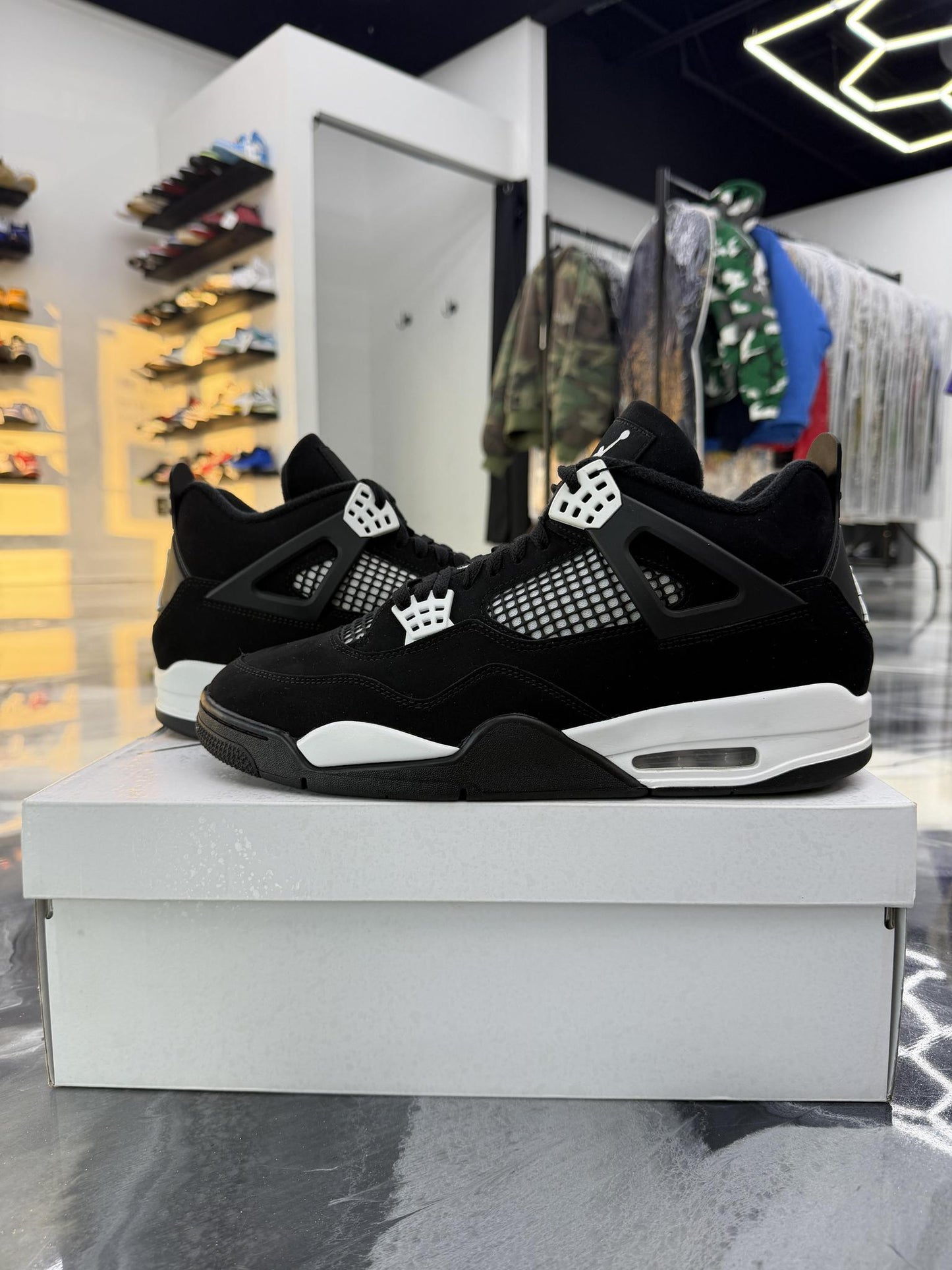 Jordan 4 "White Thunder" Used Size 12
