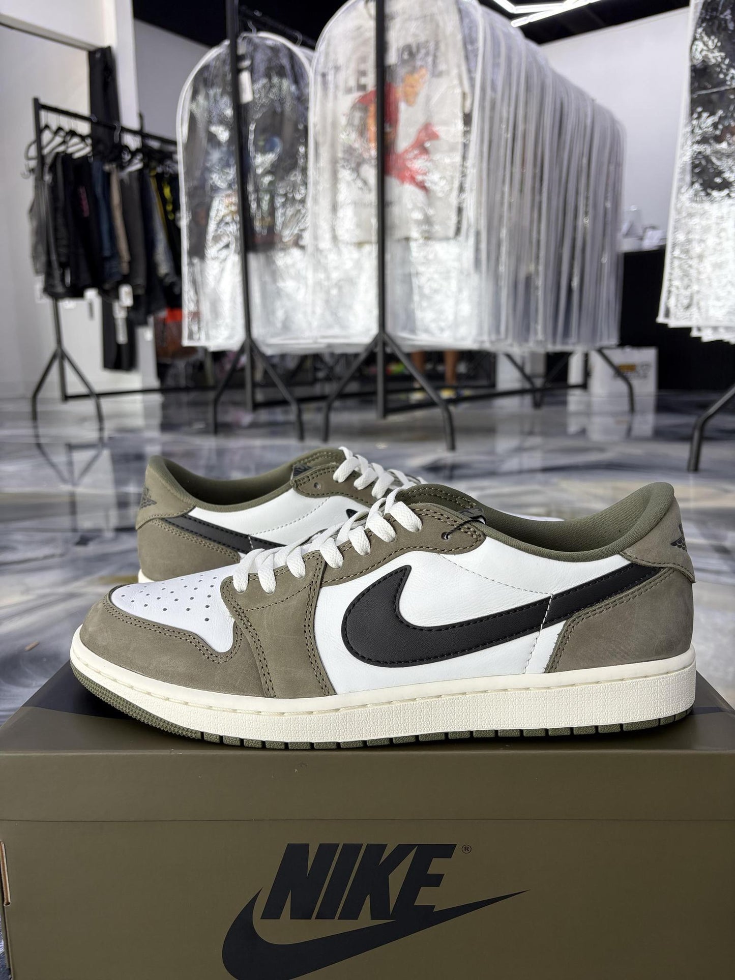 Jordan 1 Low Medium Olive Used