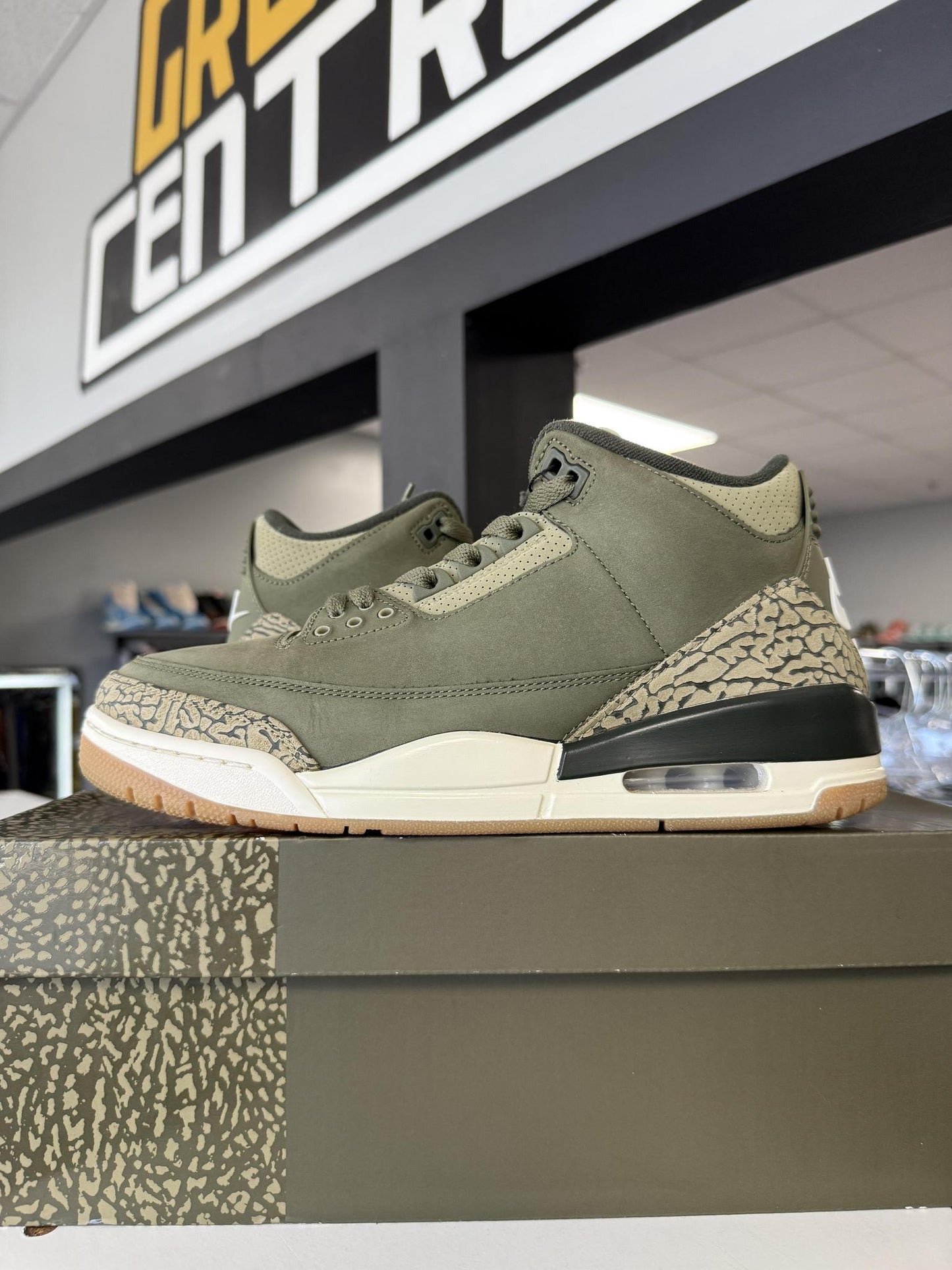 Jordan 3 "Family Affair" Used Size 9.5