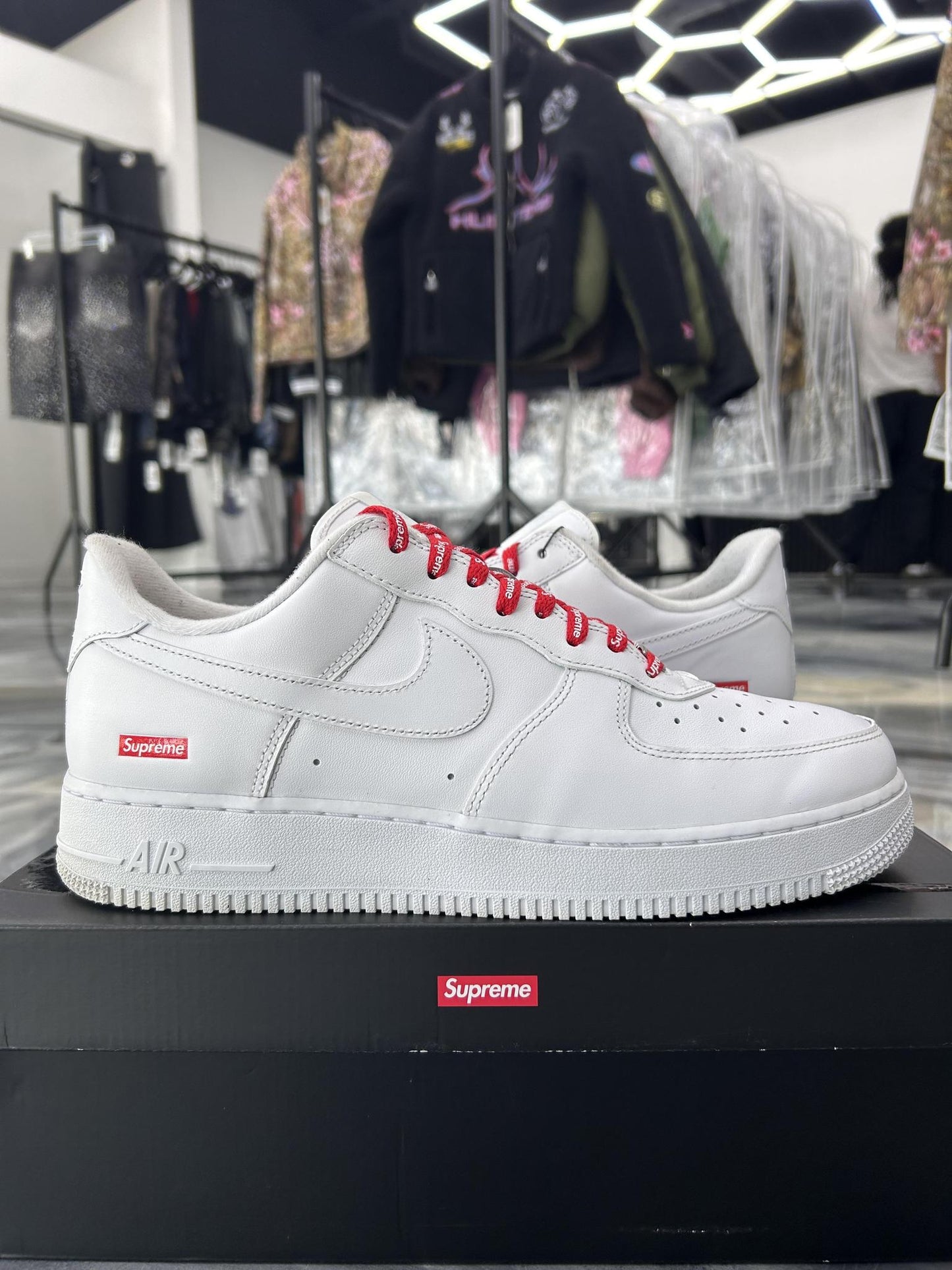 Nike Supreme Air Force 1 "White" Used Size 11.5