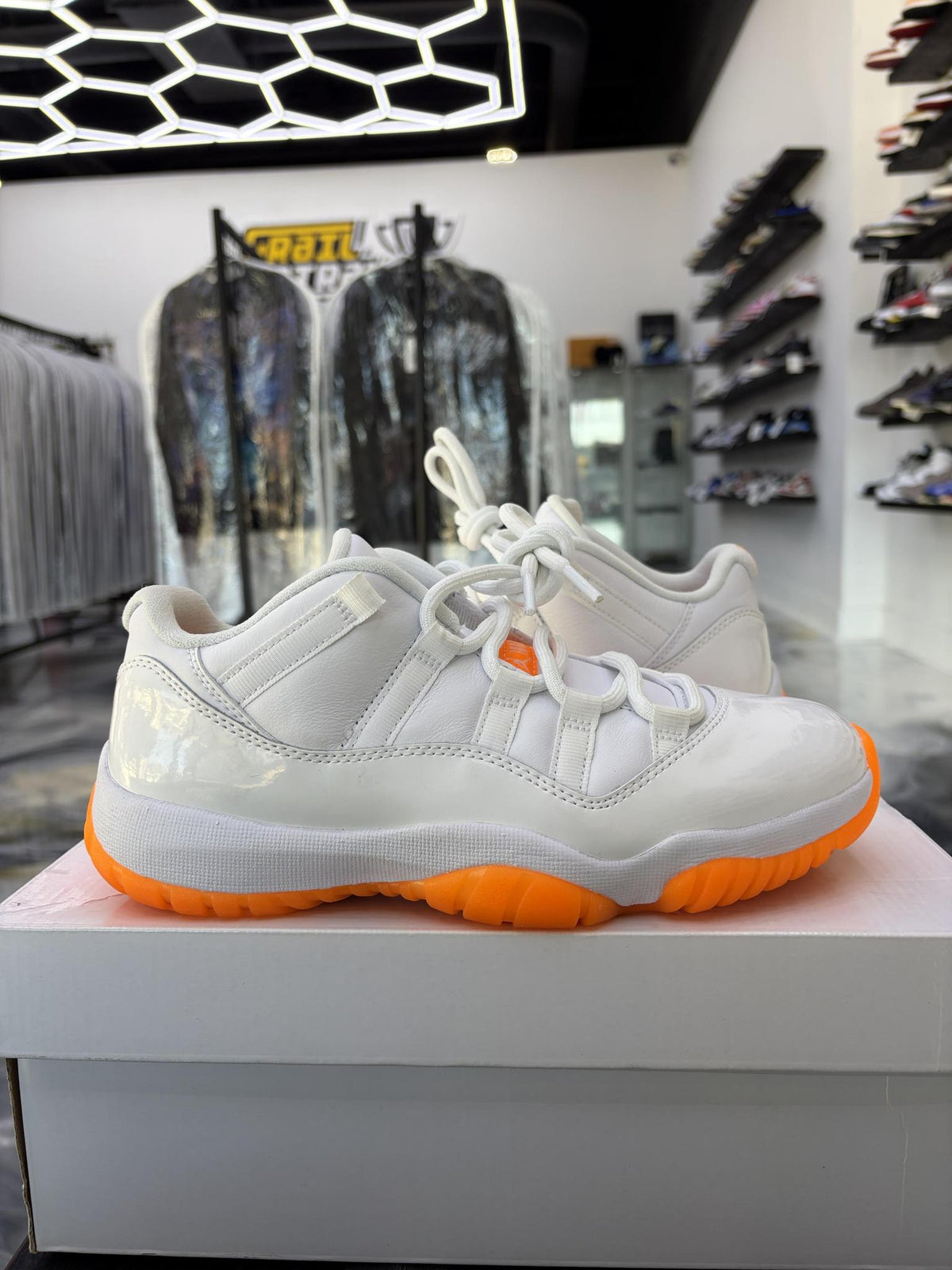 Jordan 11 Low "Citrus" Used Size 6Y/7.5W